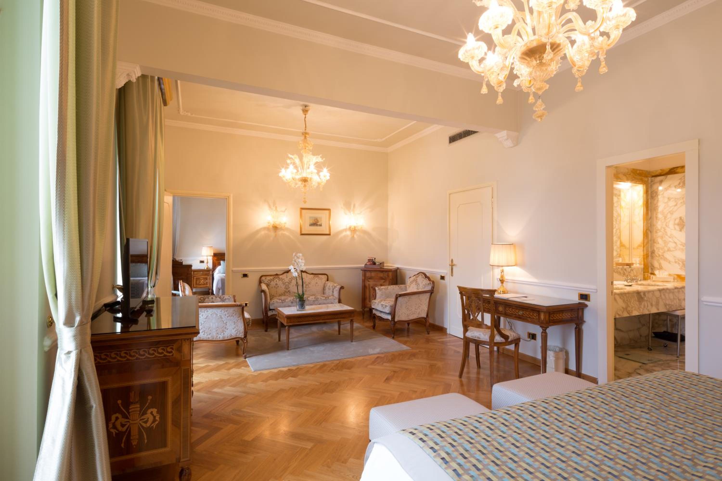 Junior Suite with Sea View and Balcony - Photo 3