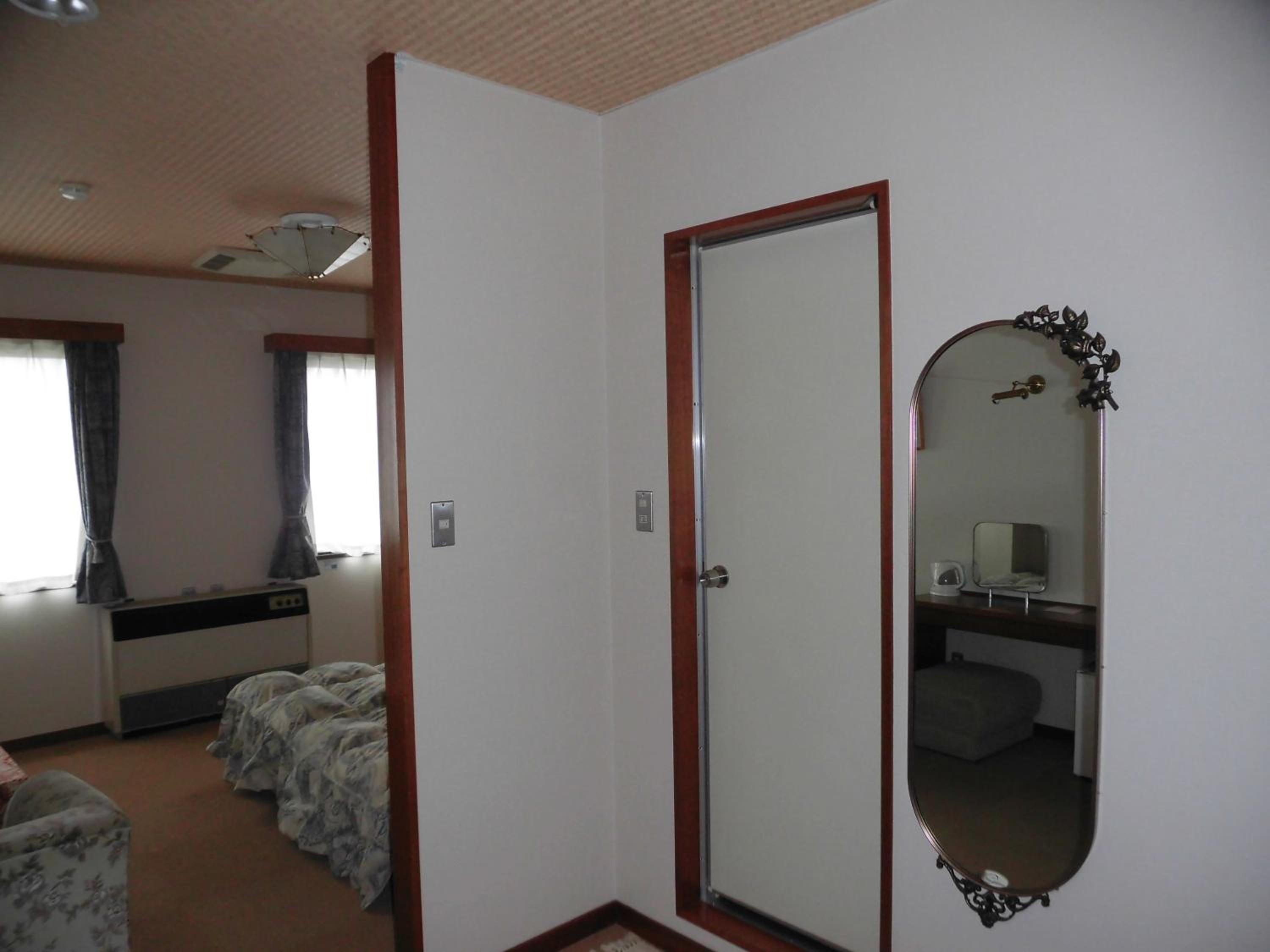 Deluxe Twin Room - Non-Smoking - Photo 5