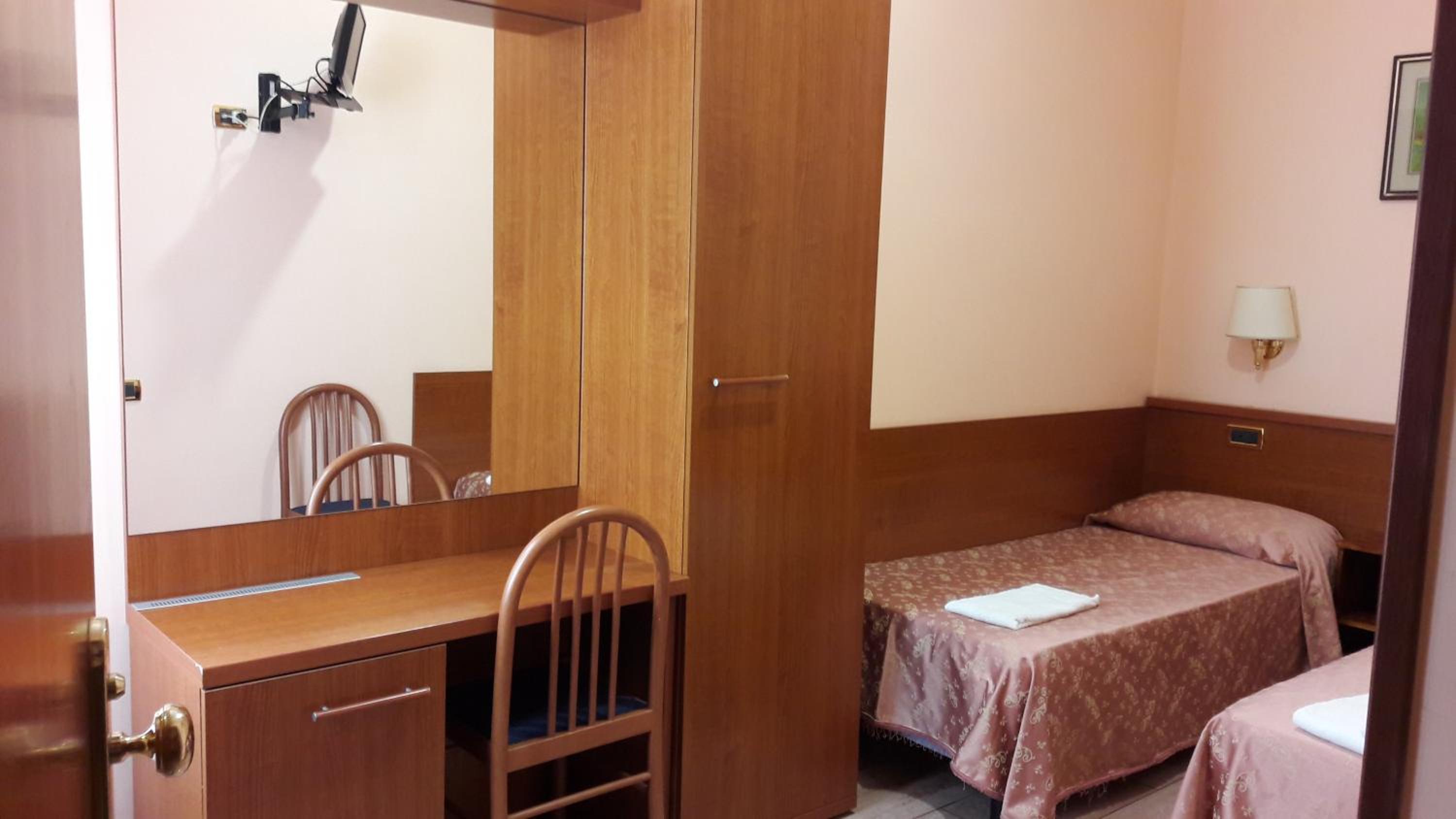 Double or Twin Room photo 1