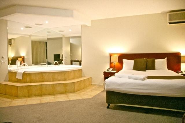 Executive Double Room with Spa Bath - Photo 5