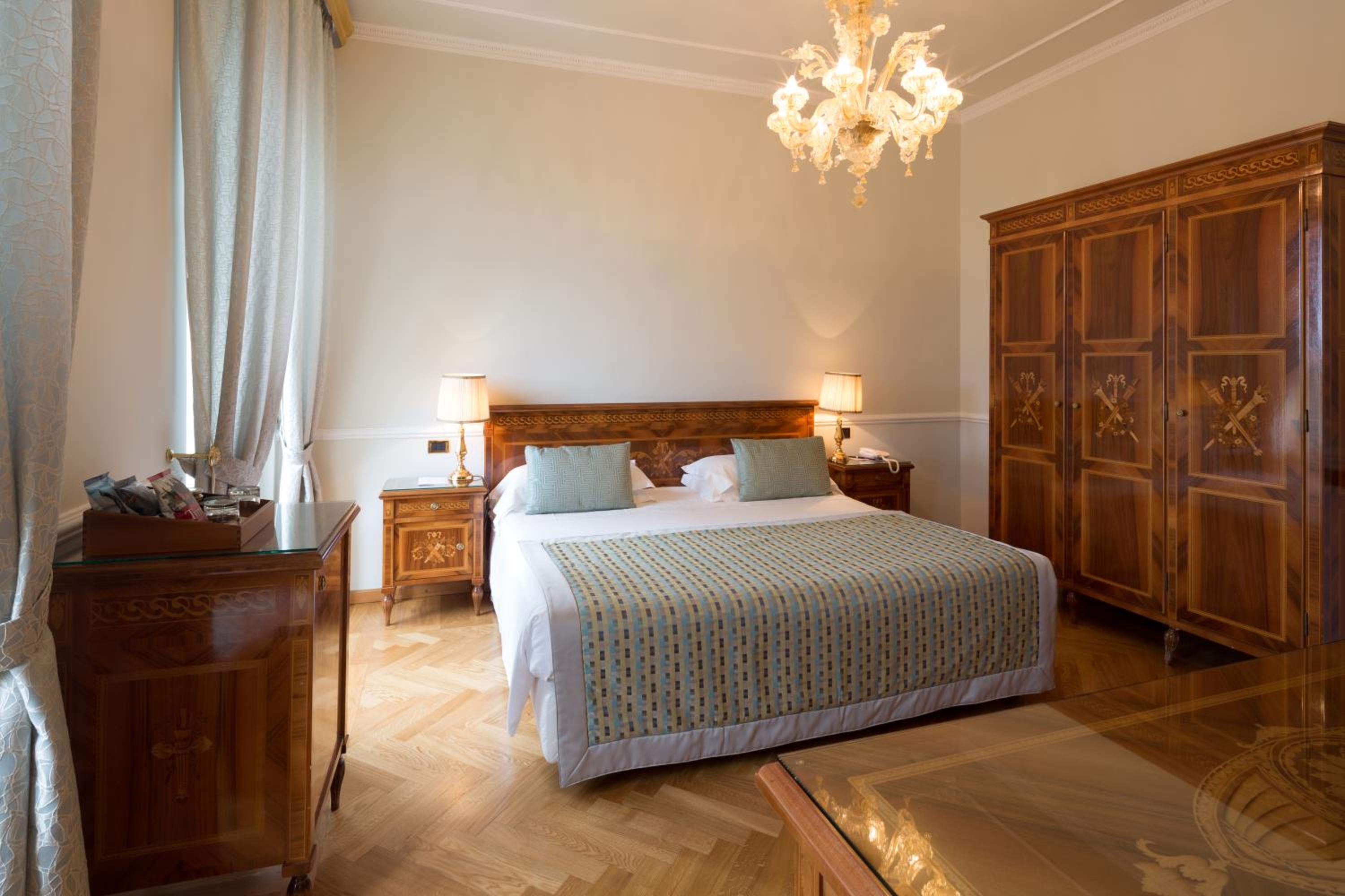 Double or Twin Room with Sea View and Balcony - Photo 3