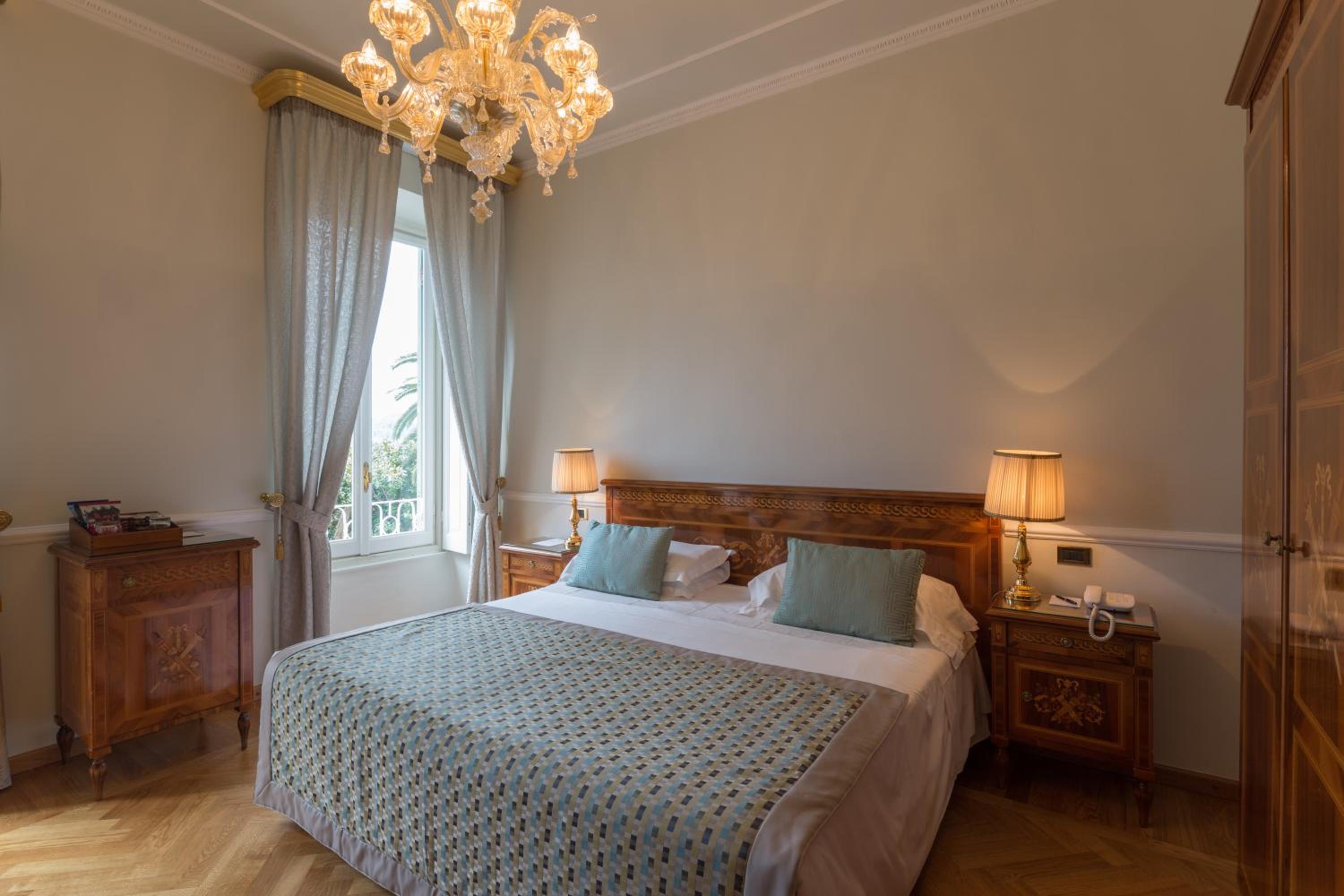 Double or Twin Room with Sea View and Balcony - Photo 1