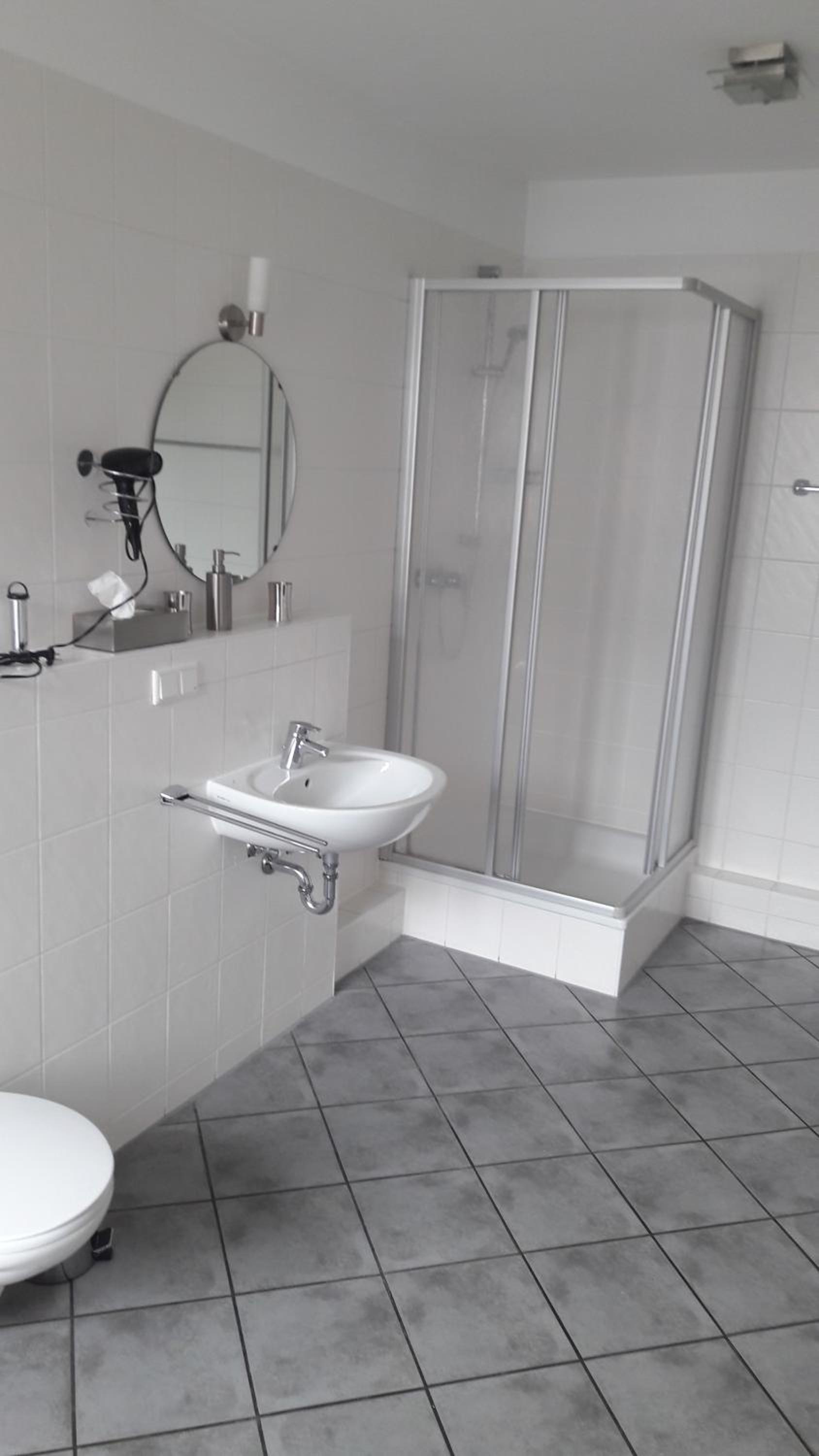 Double Room with Private Bathroom - Photo 8