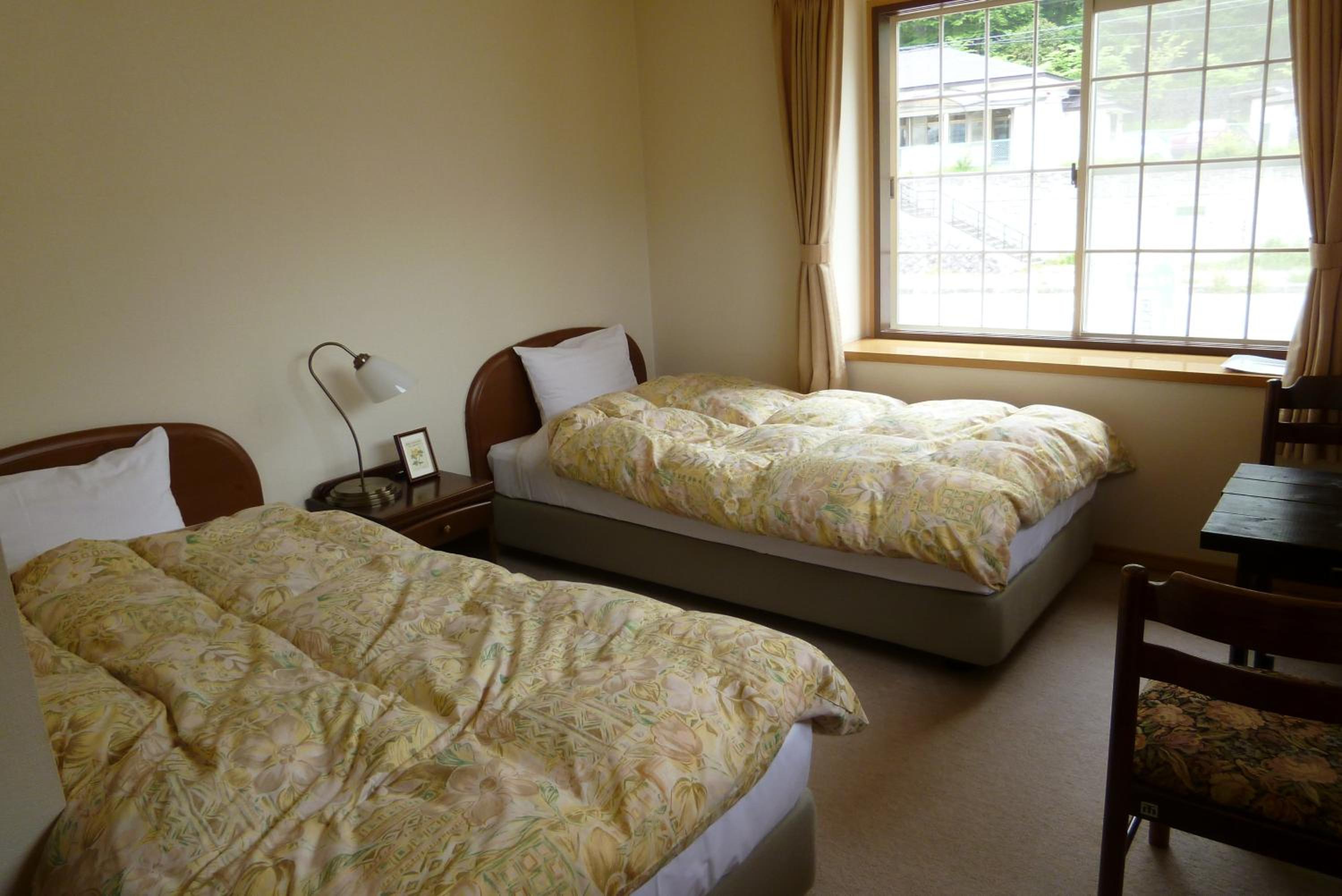 Twin Room - Photo 4