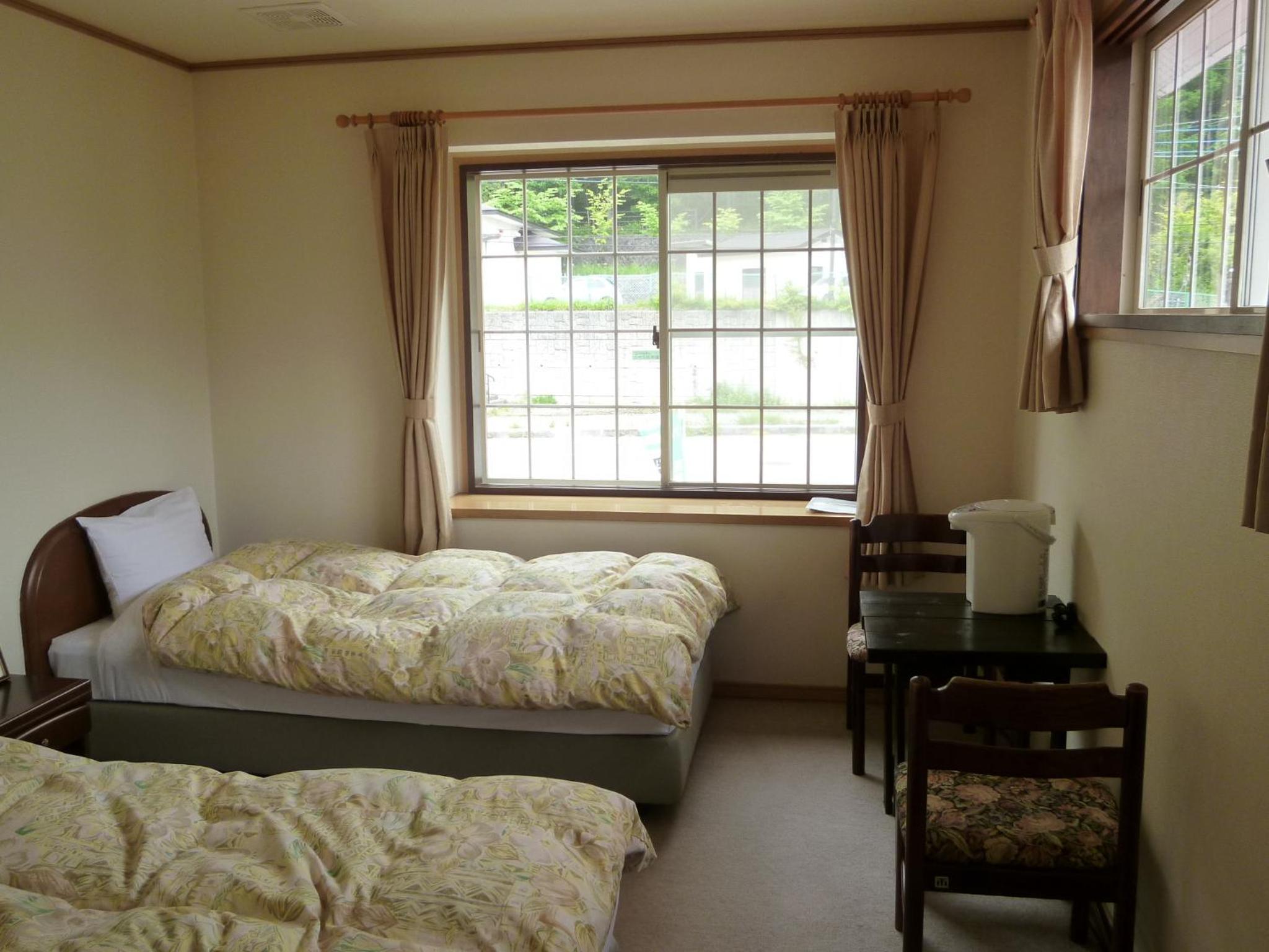 Twin Room - Photo 6
