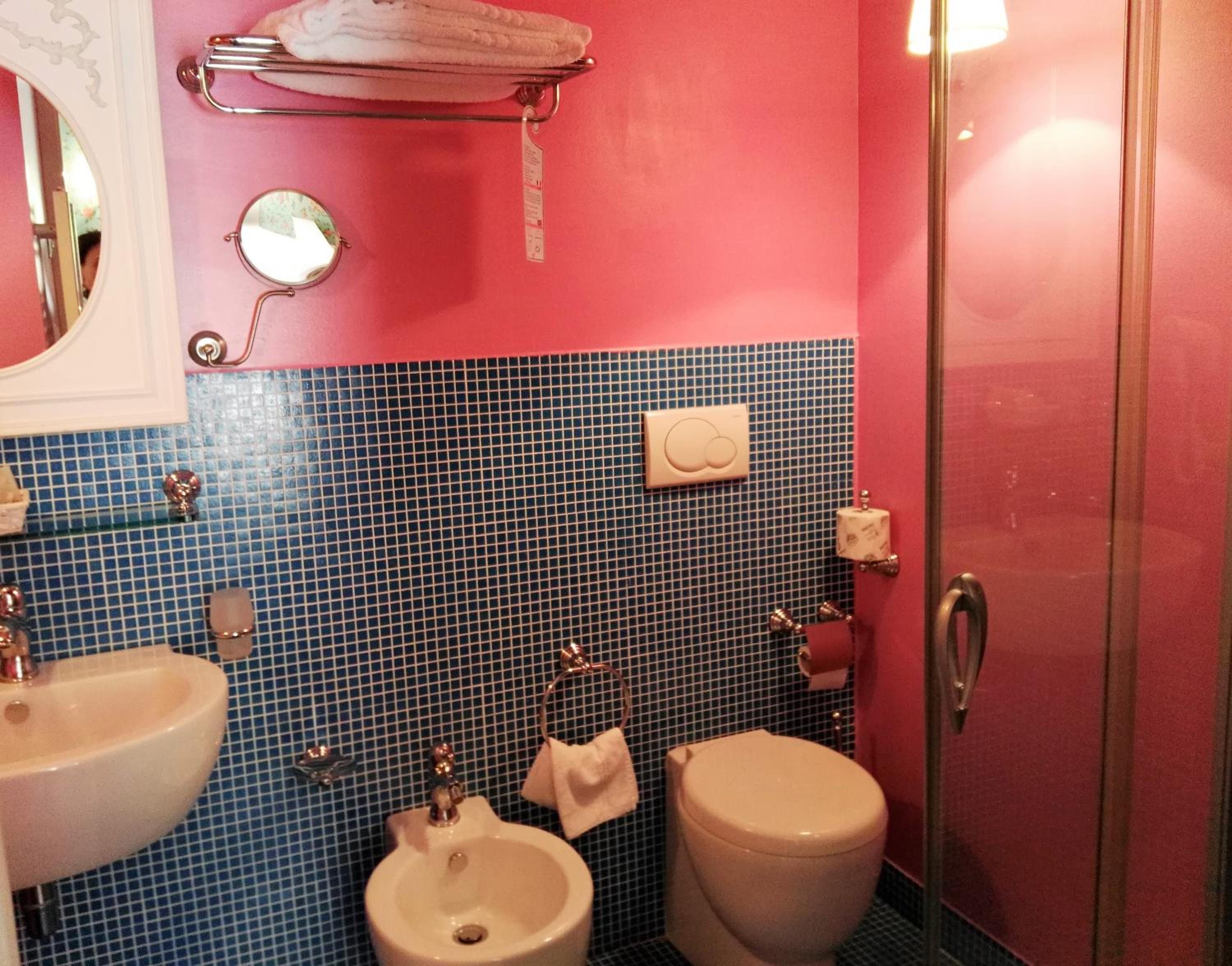 Classic Double or Twin Room - Photo 19