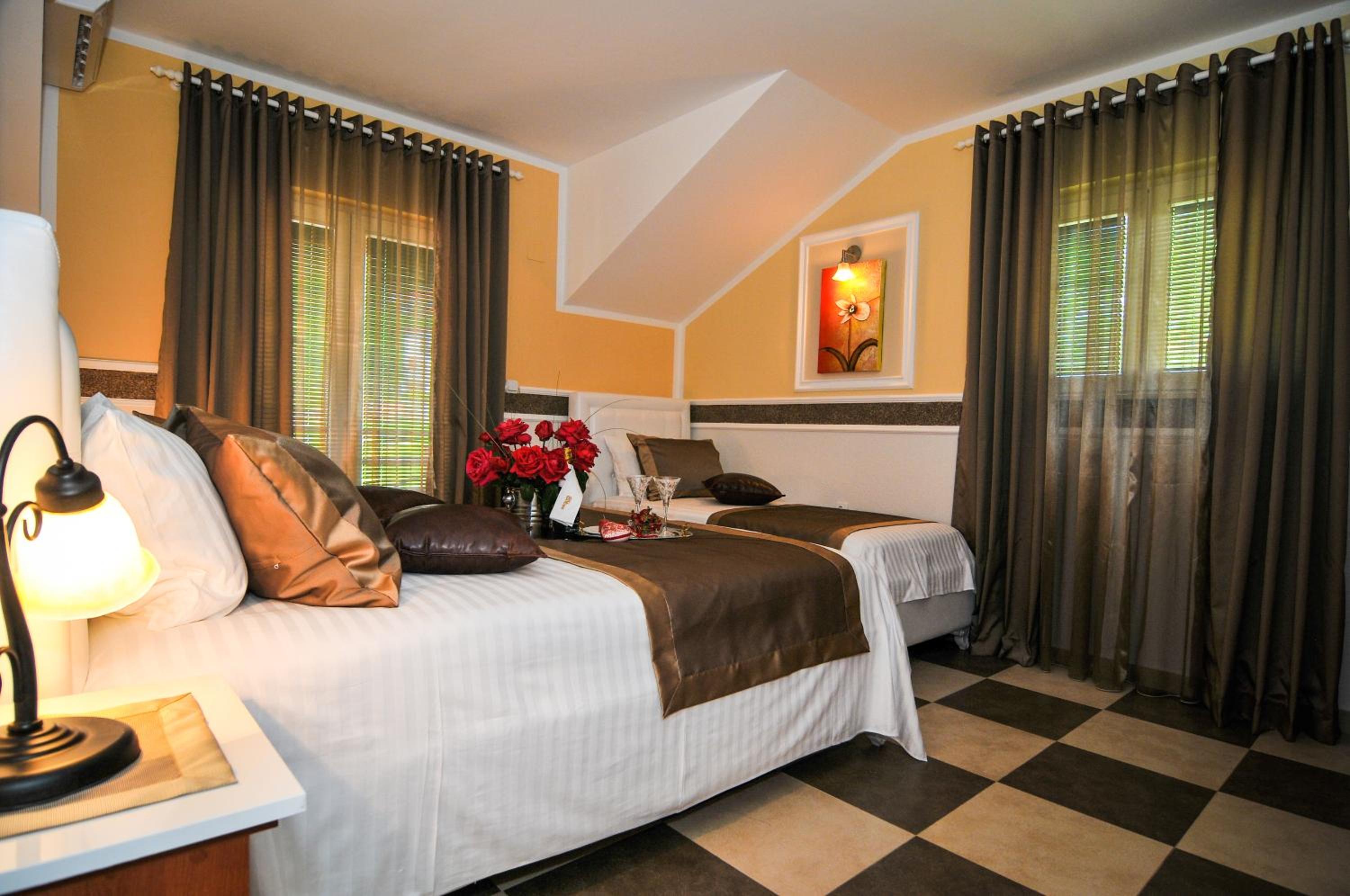 Comfort One-Bedroom Apartment with Balcony and Sea View photo 2