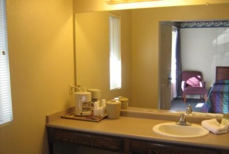 Queen Room with Two Queen Beds photo 2