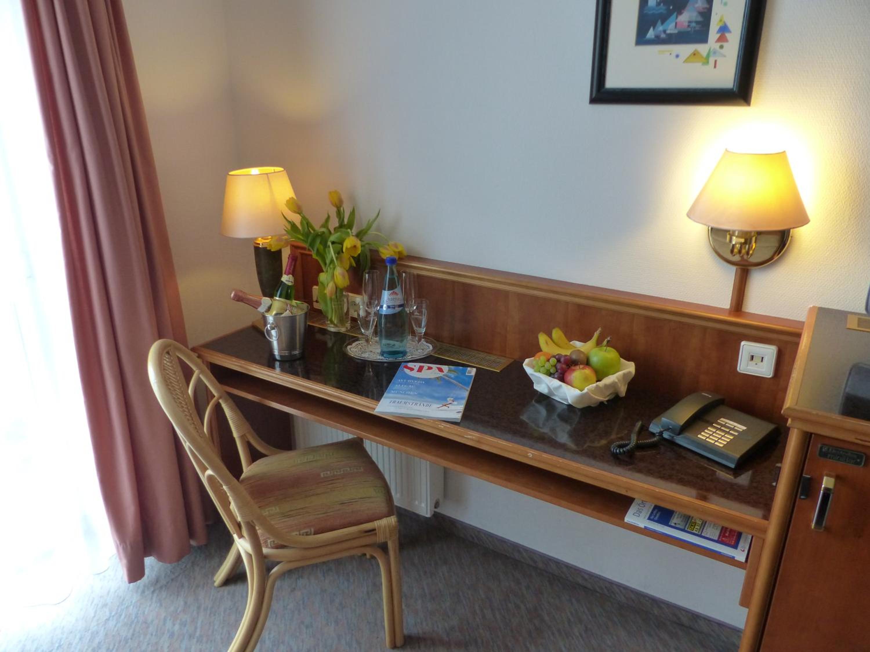 Quadruple Room with Bathroom - Photo 3