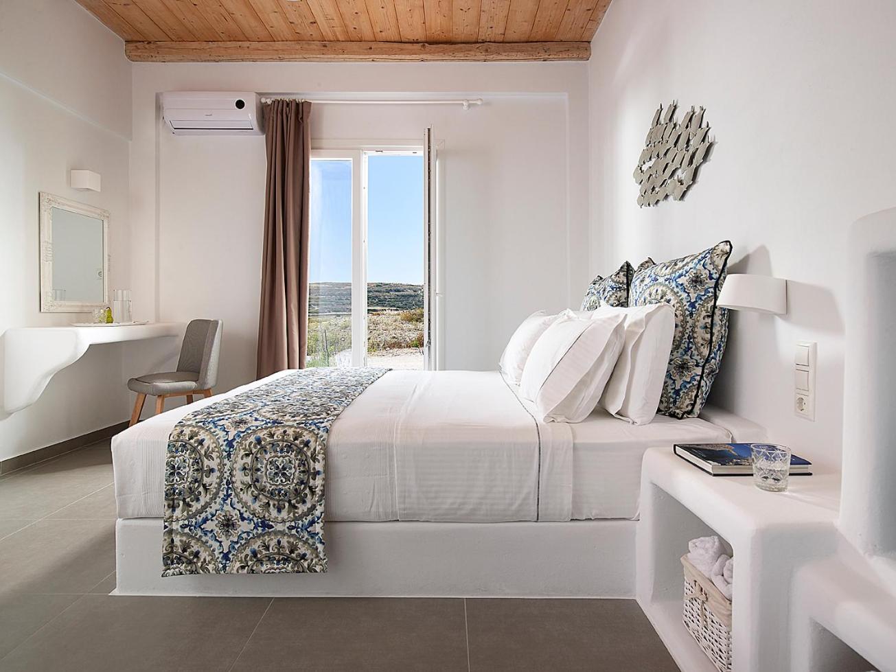 Double Room with Side Sea View photo 3