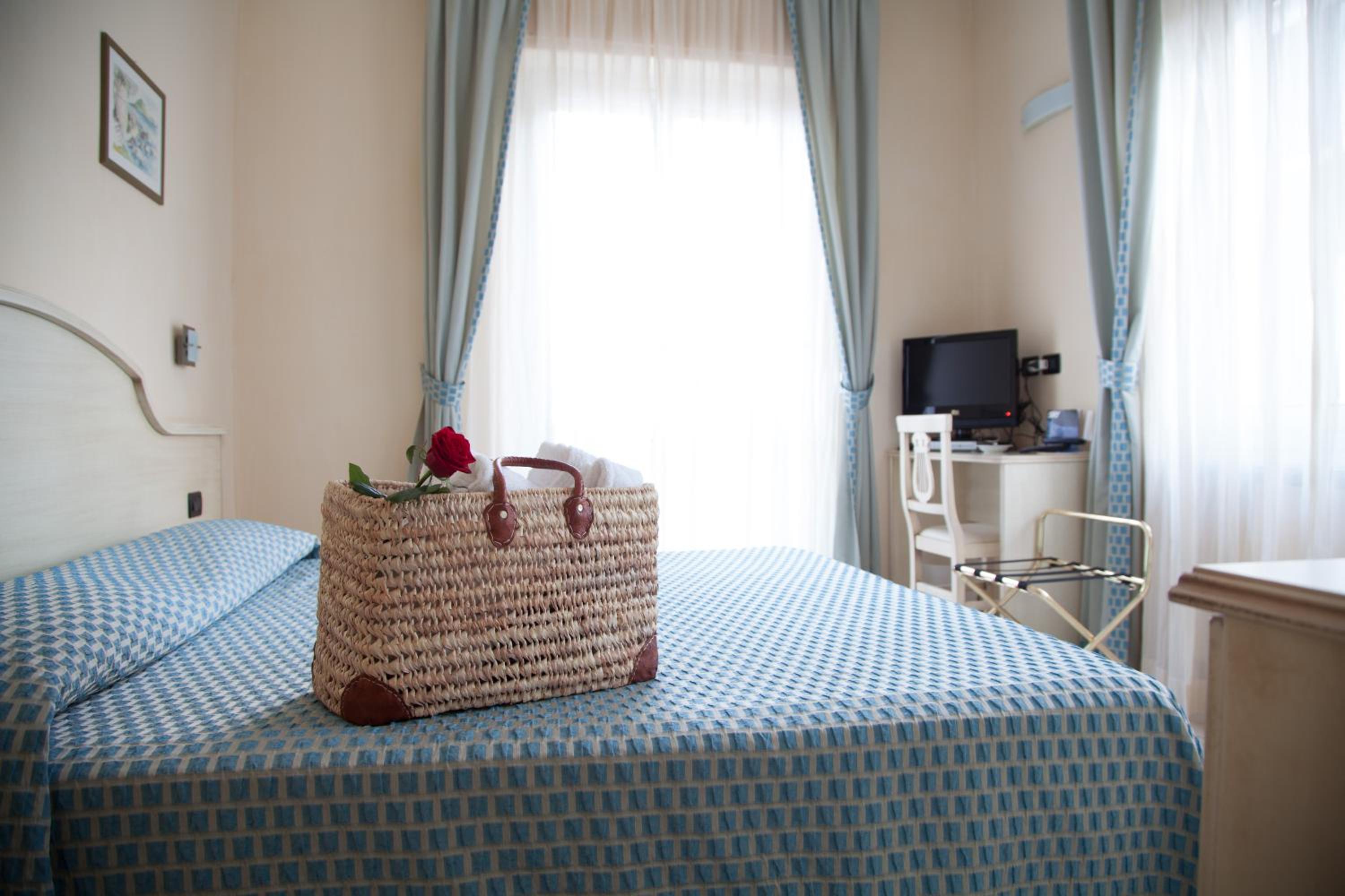 Superior Double or Twin Room - Photo 7