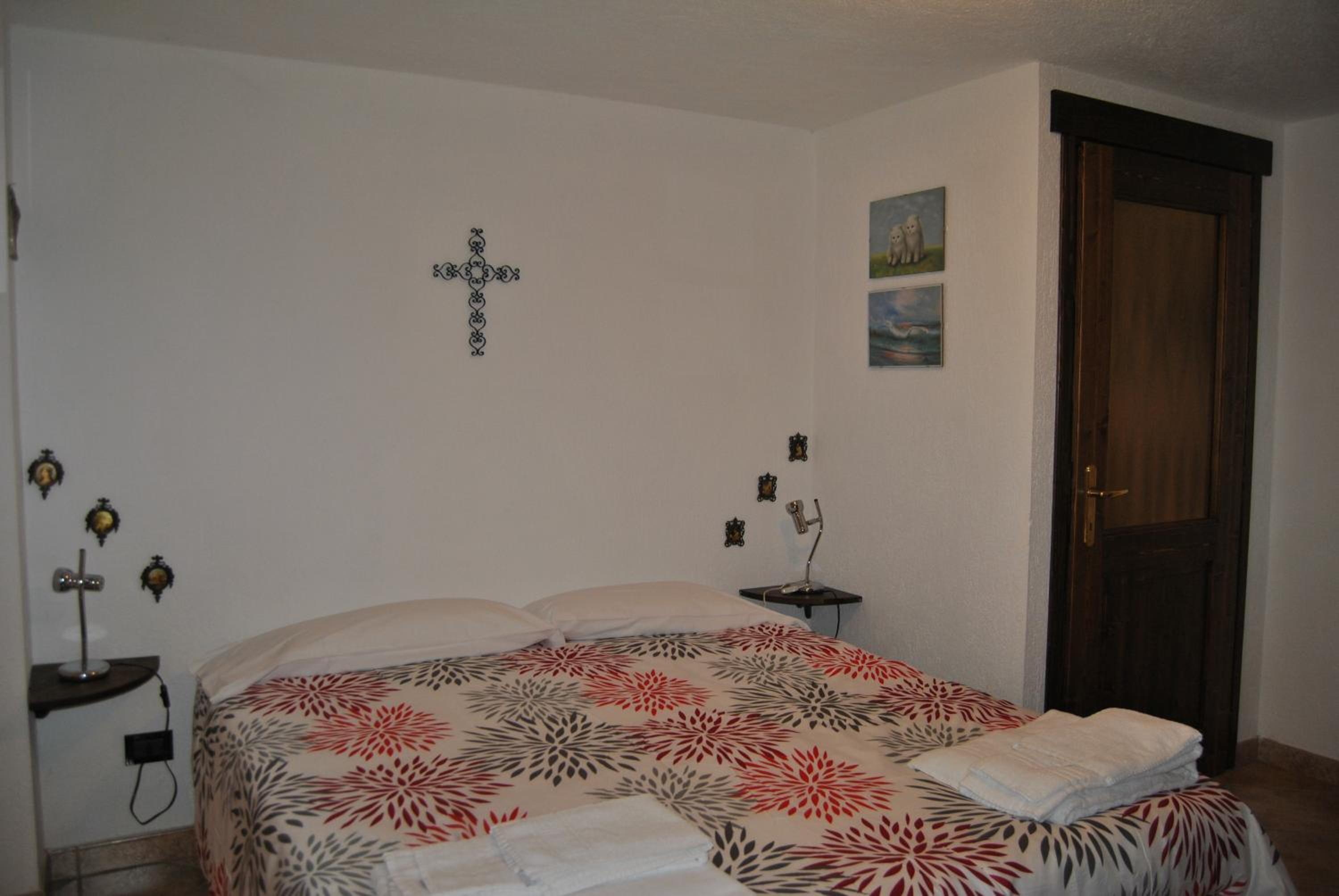 Two-Bedroom Standard Apartment photo 2