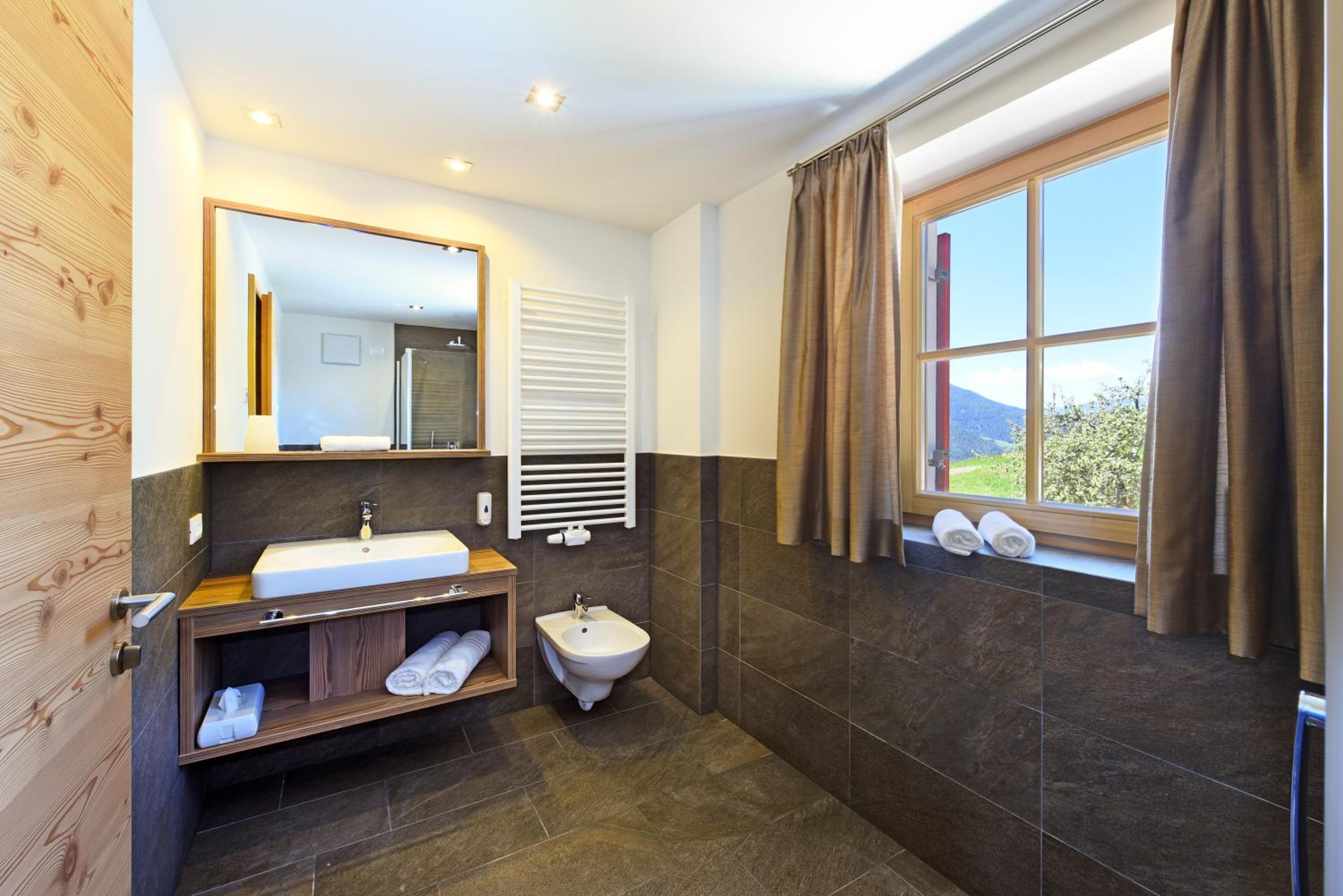 Suite with Mountain View photo 2