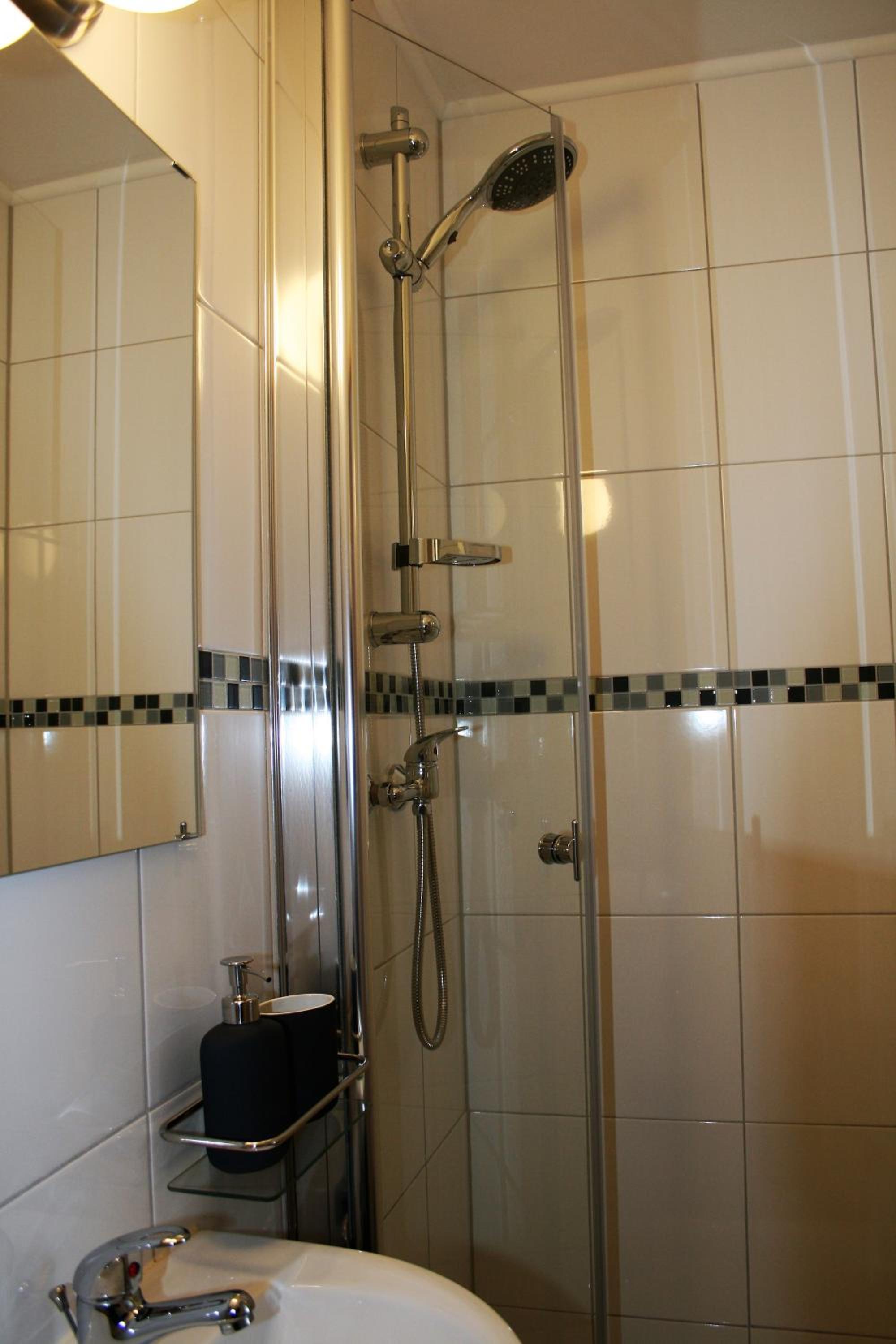 Standard Studio with Kitchen - Photo 3