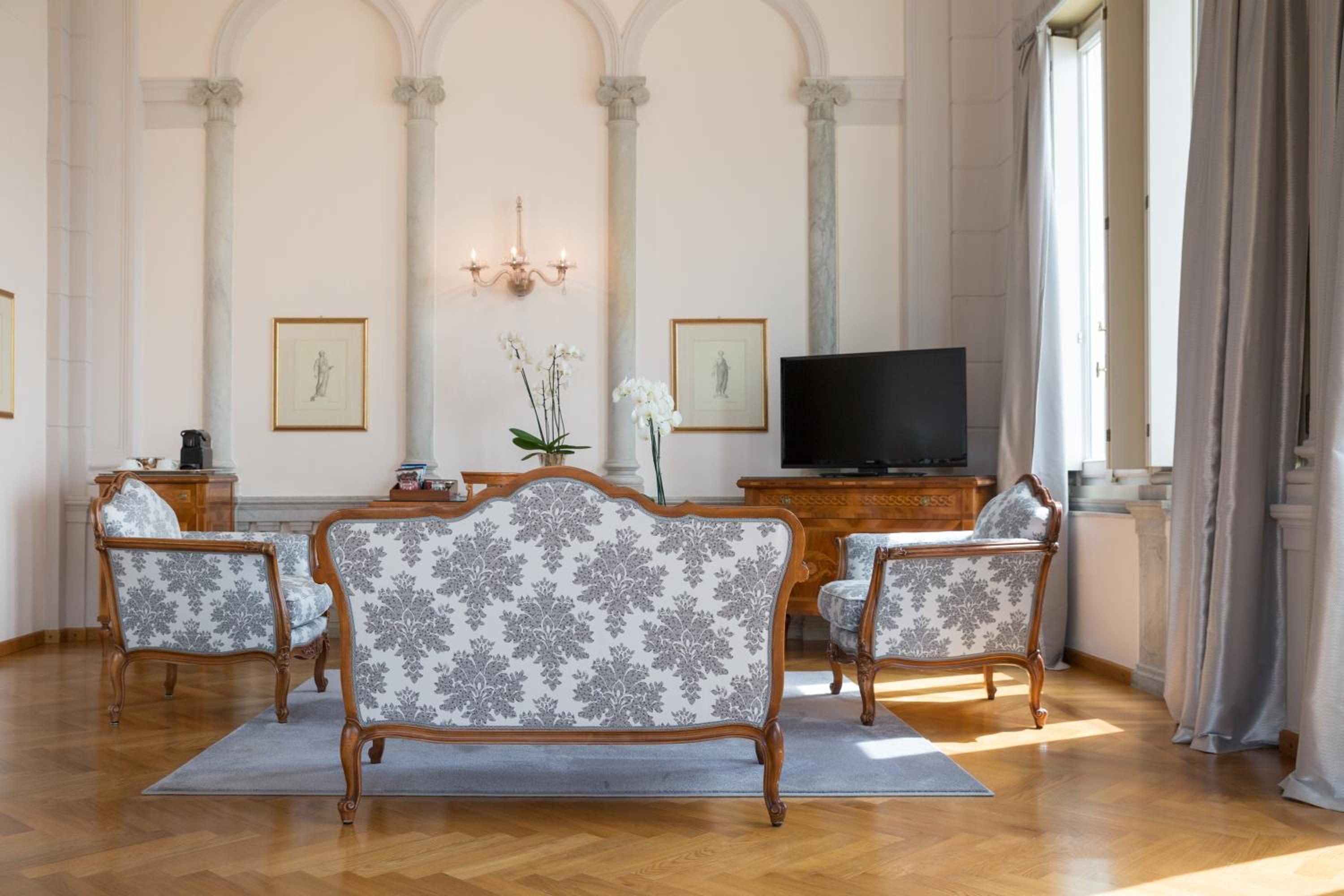 Tower Suite - Photo 5