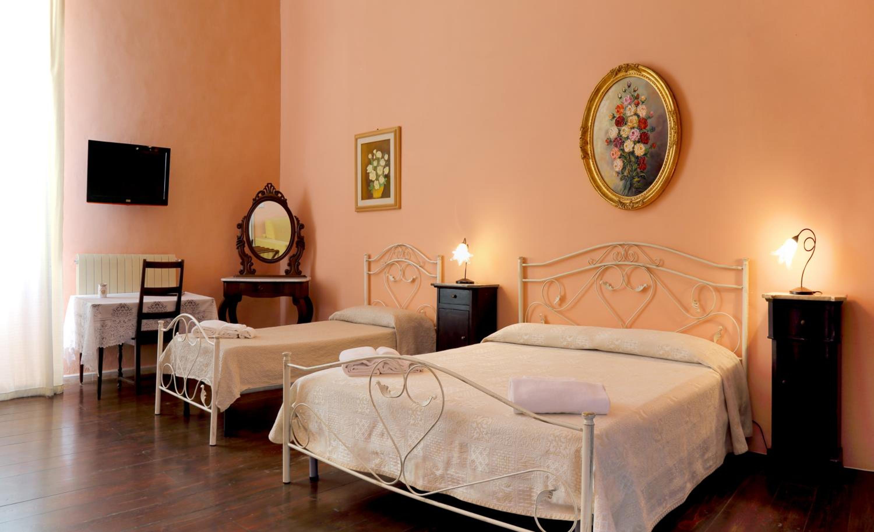 Double Room with Private External Bathroom photo 1
