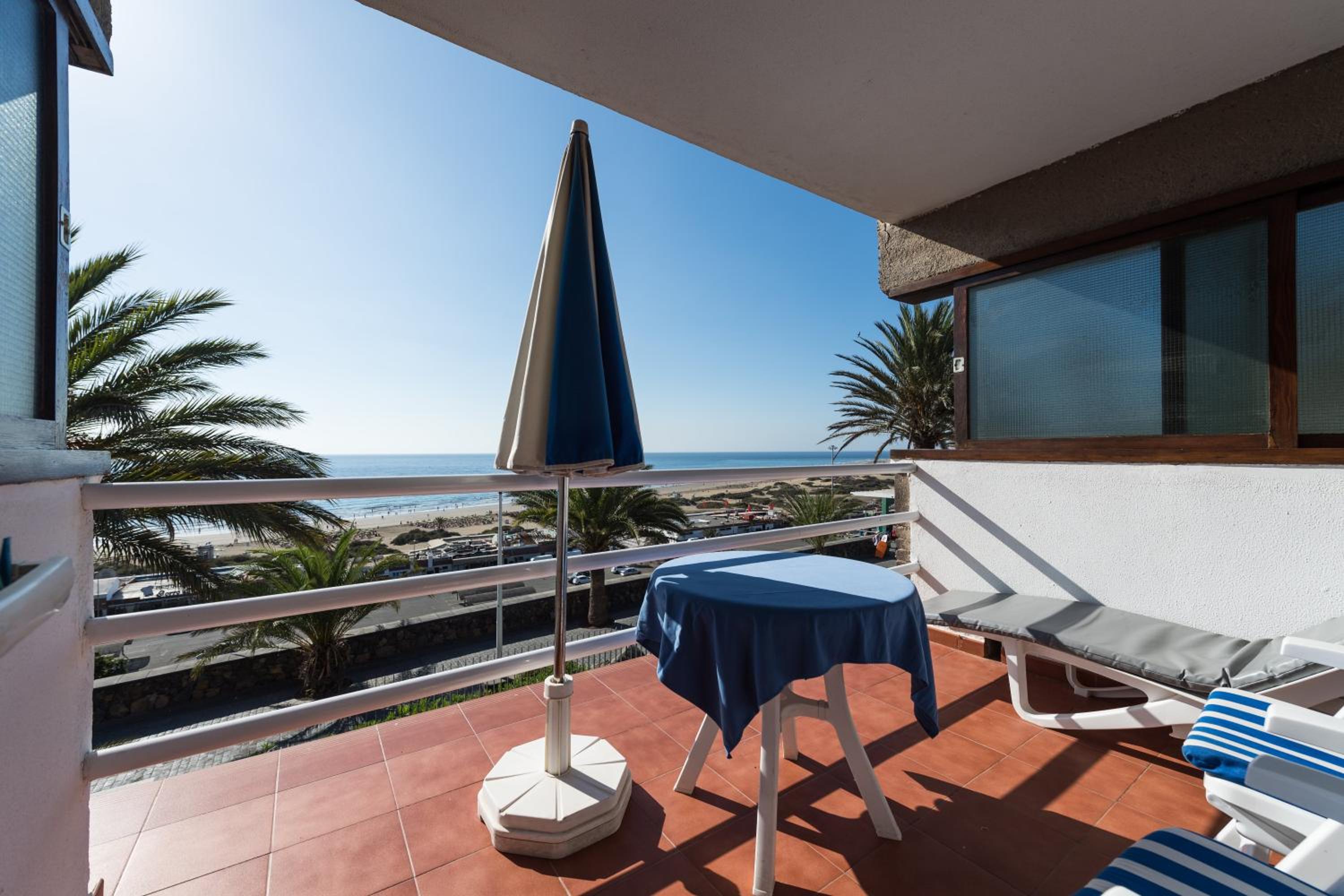 Deluxe Apartment with Sea View photo 3