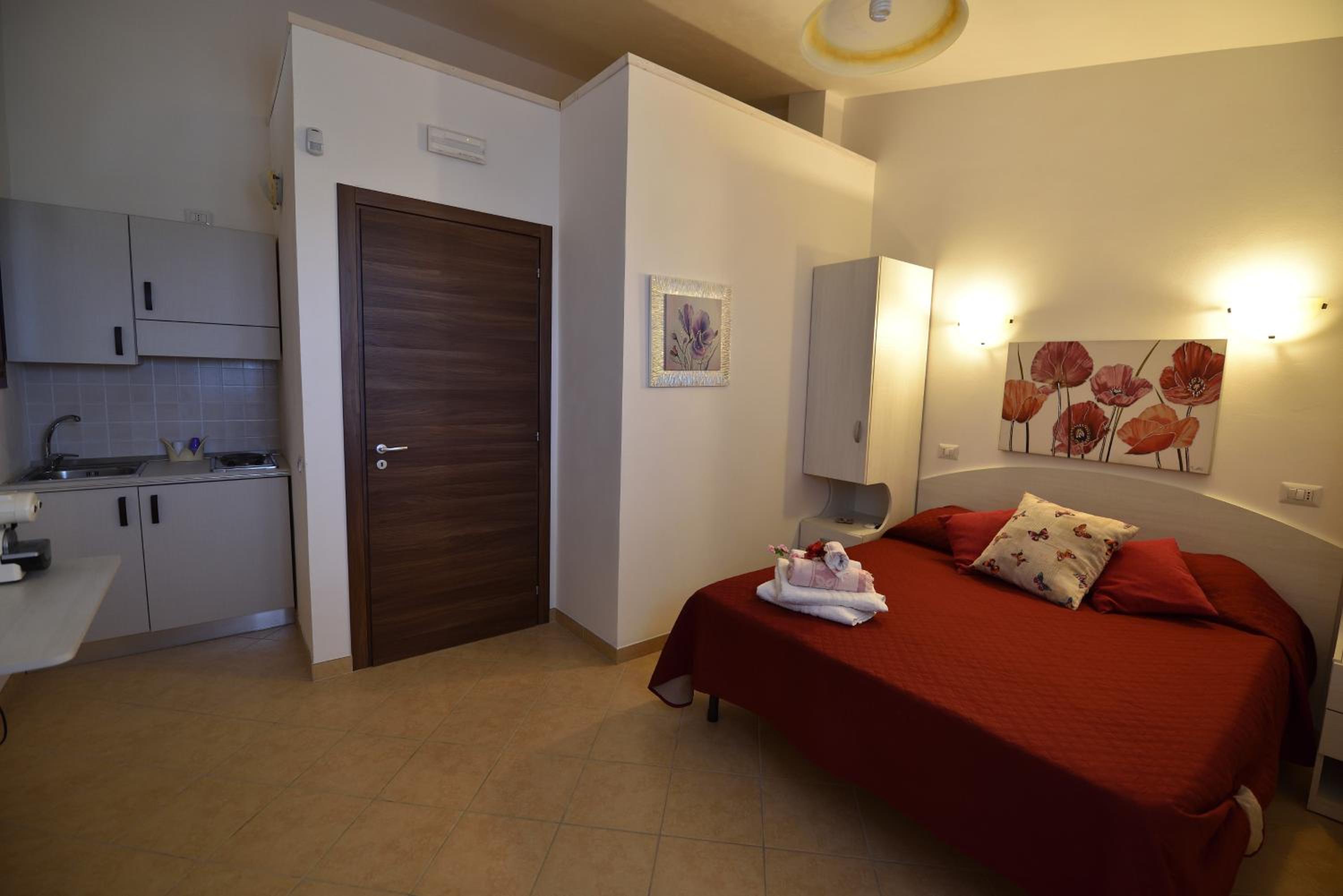 Queen Room with Sea View - Photo 4
