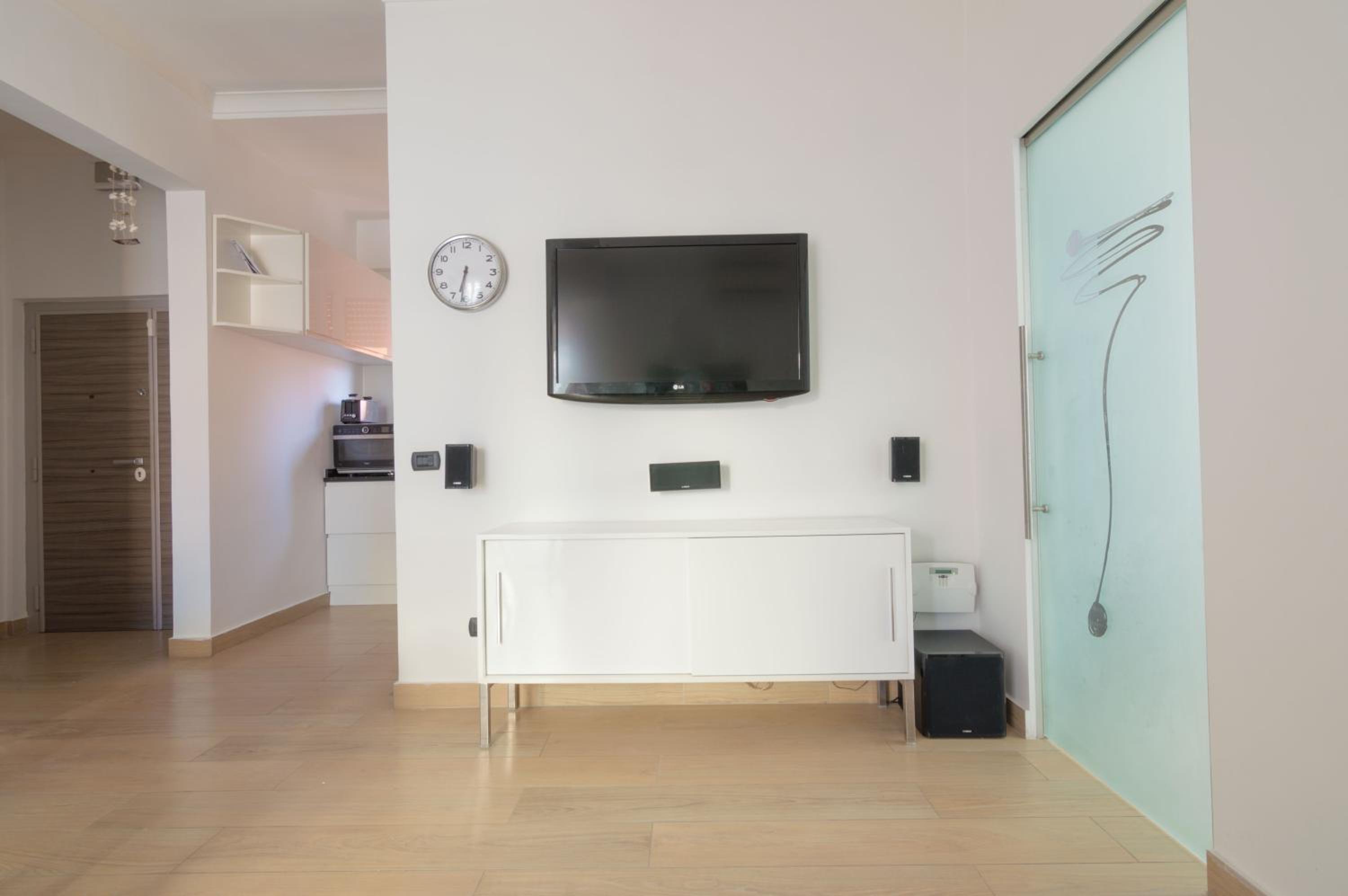 Two-Bedroom Apartment - Photo 2