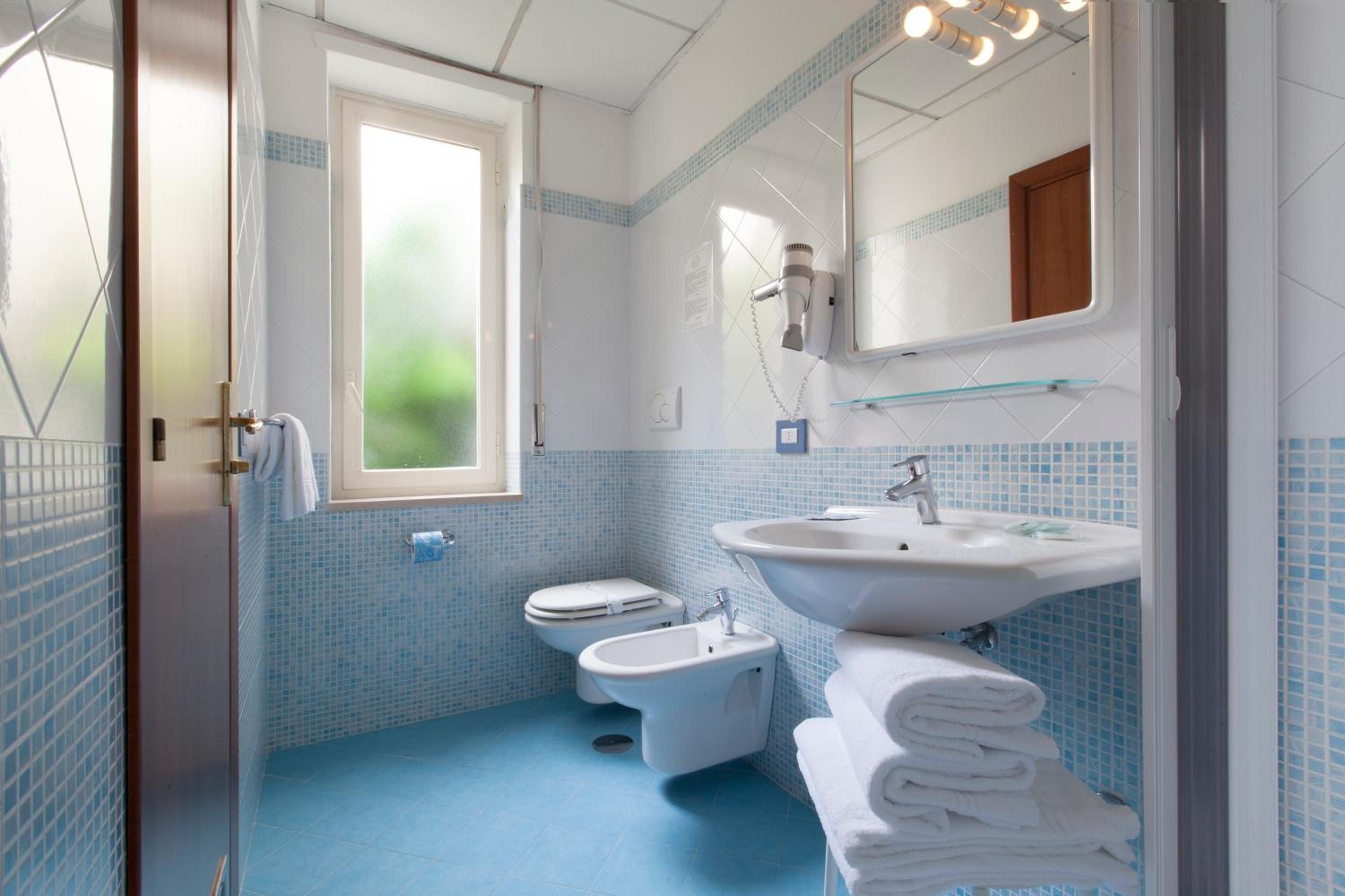 Double or Twin Room - Photo 5