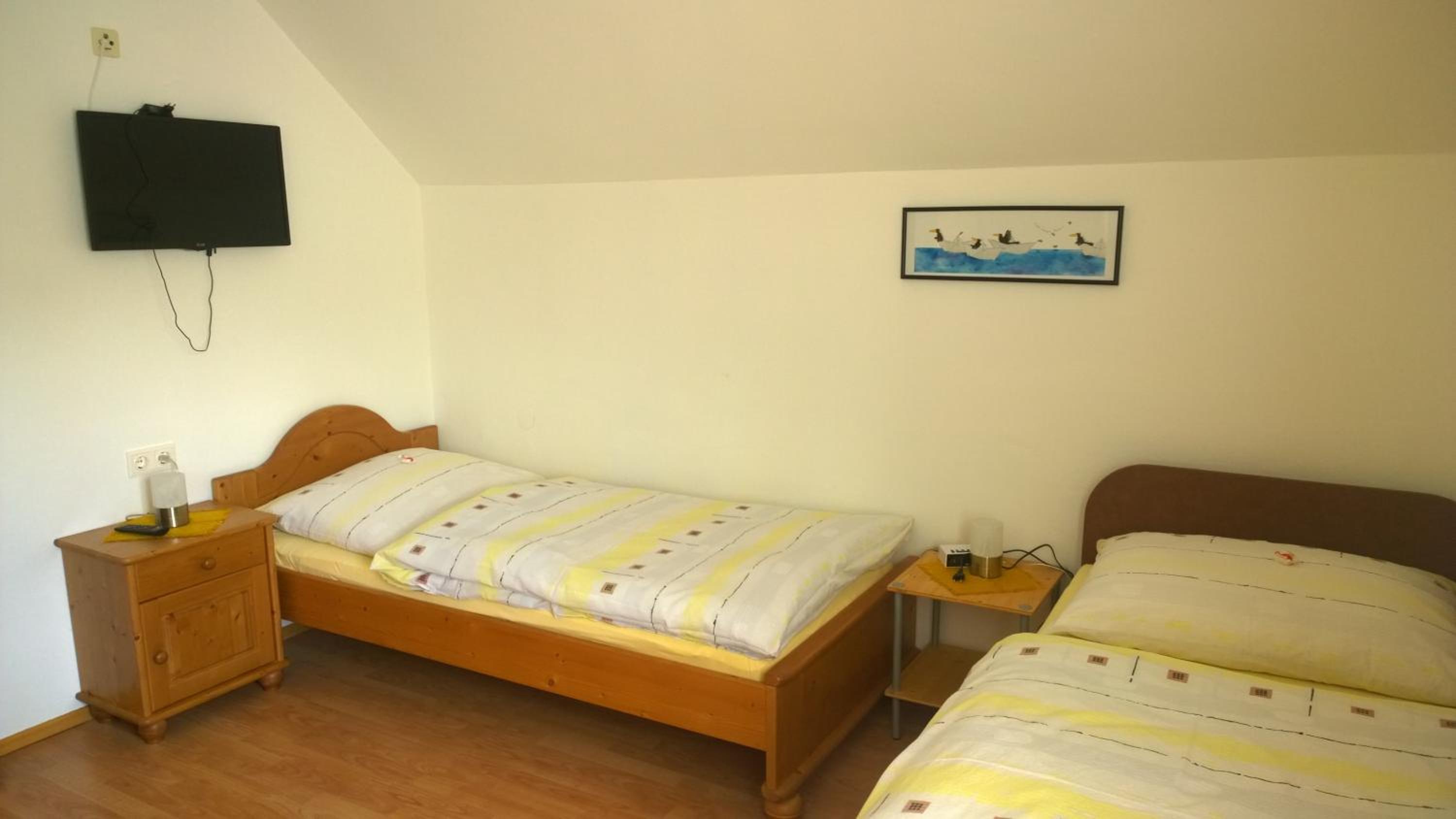 Twin Room - Photo 2