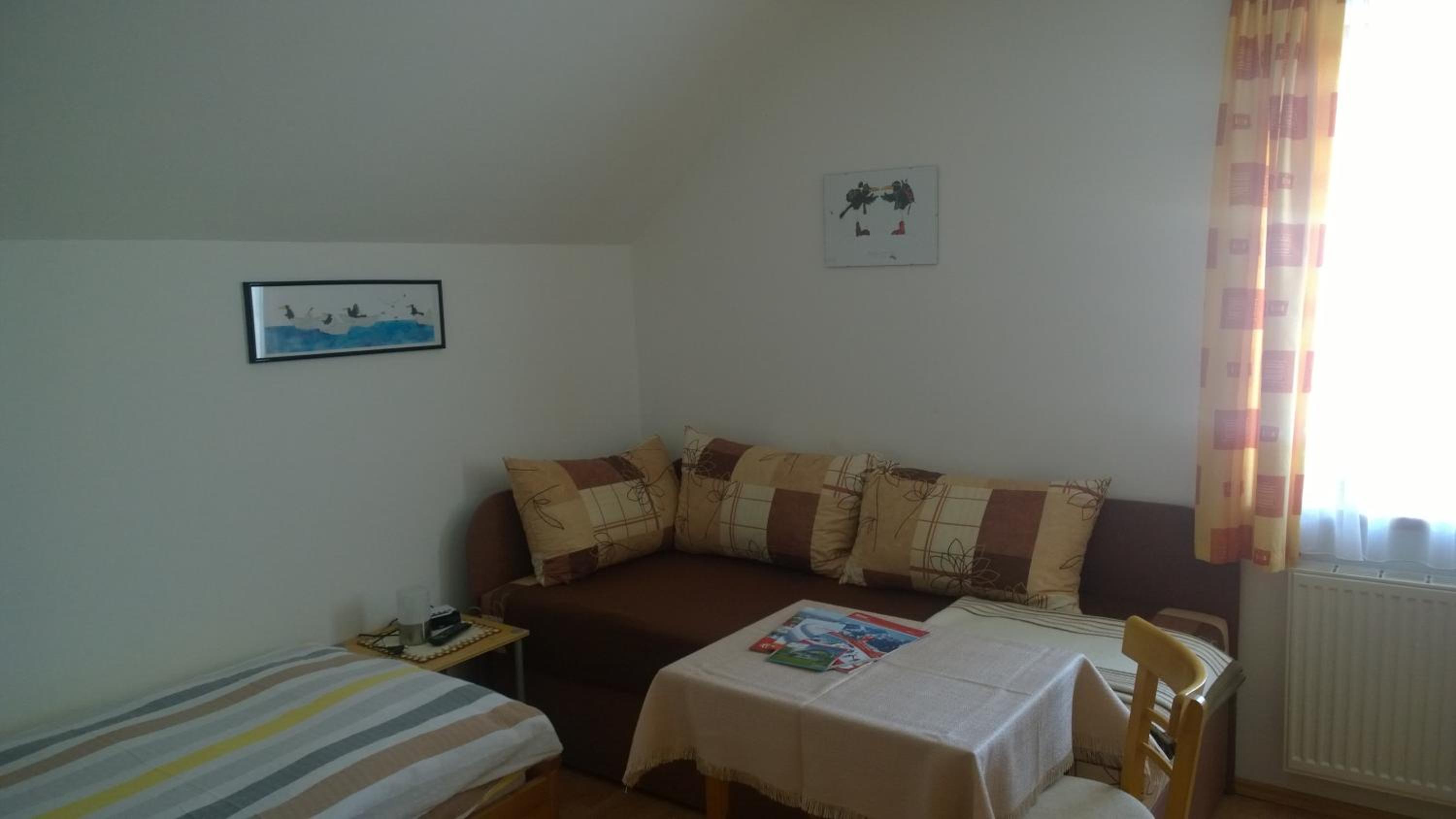 Twin Room - Photo 3