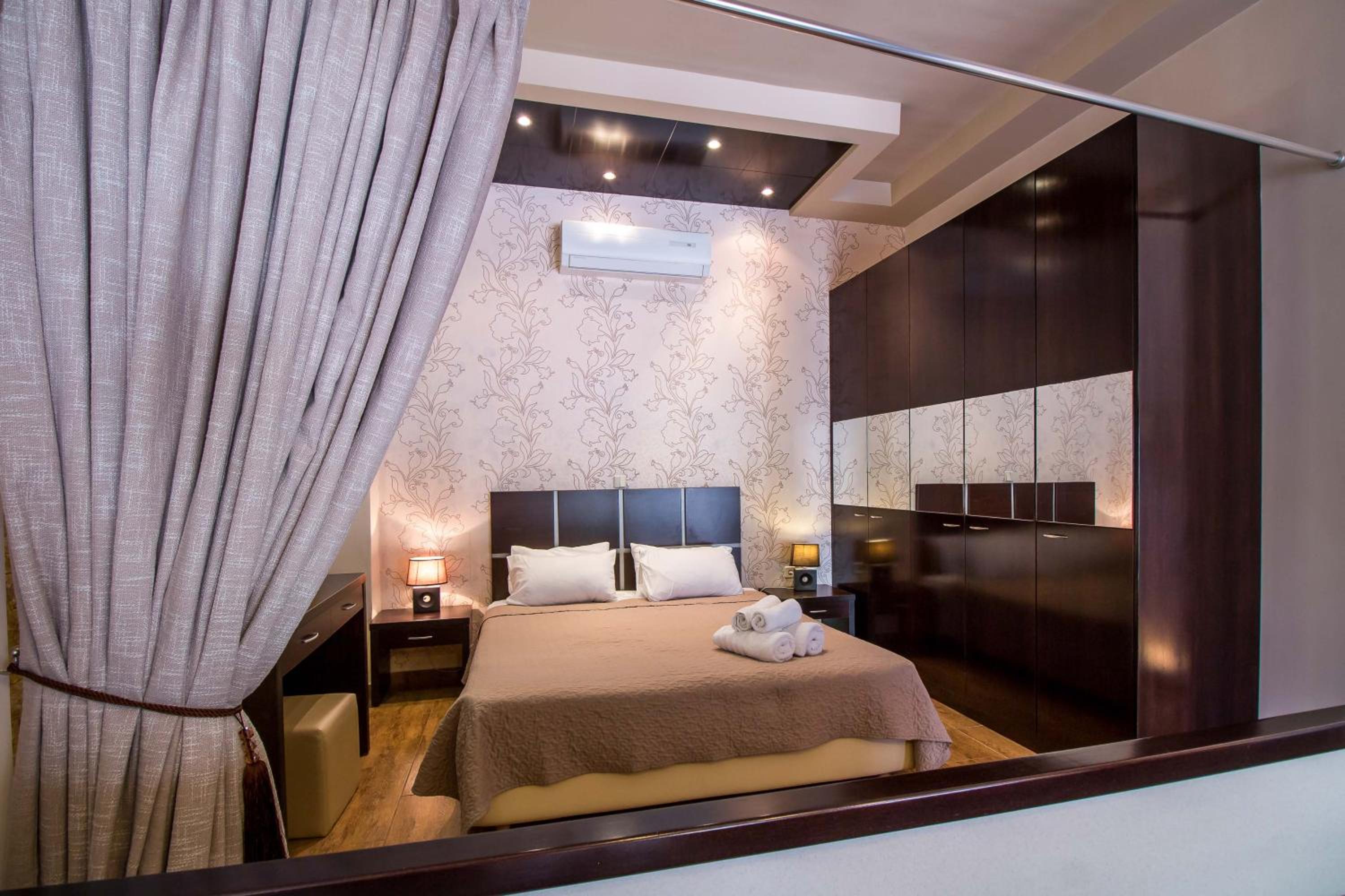 One-Bedroom Suite with Sofa Bed