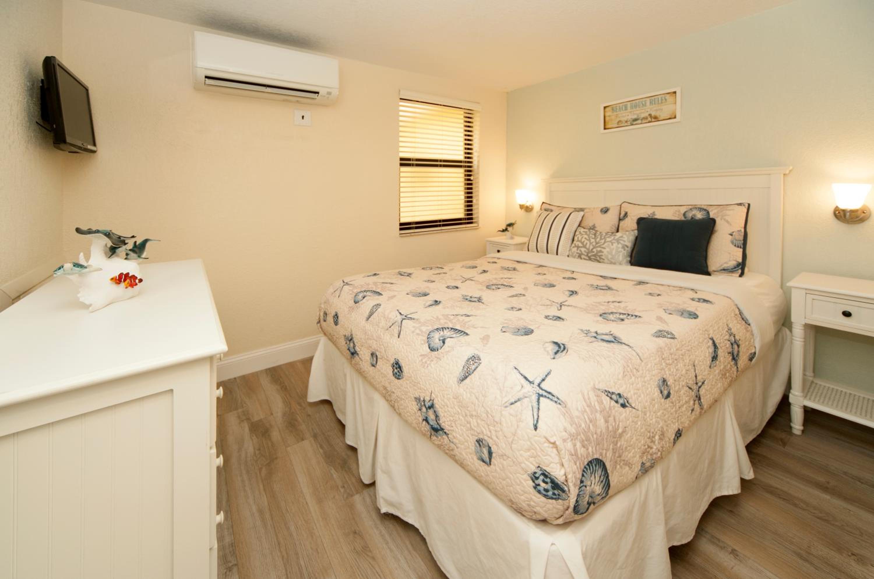 One Bedroom Oceanfront Apartment with Pool View   photo 3