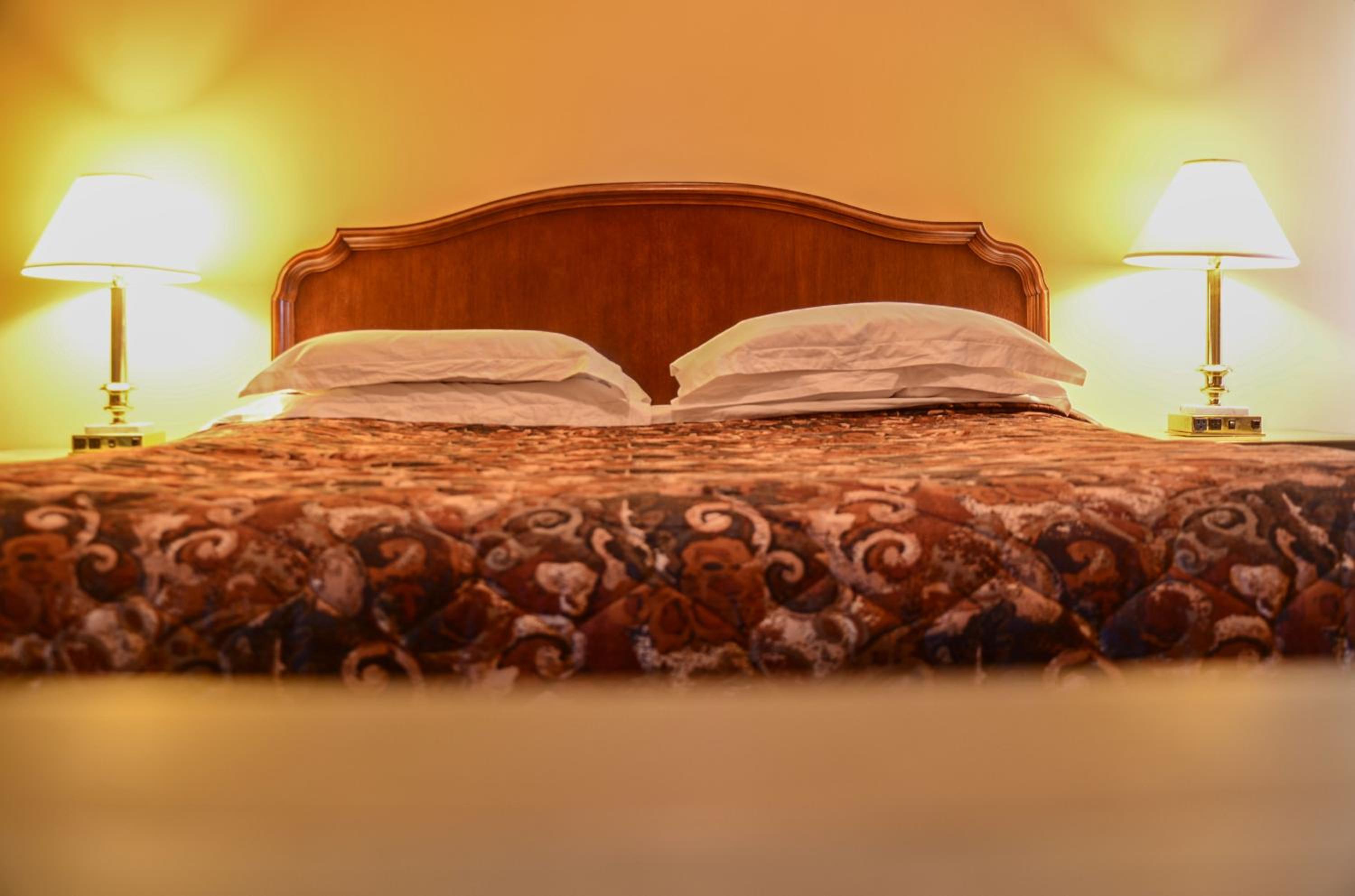 Deluxe King Room - Photo 2