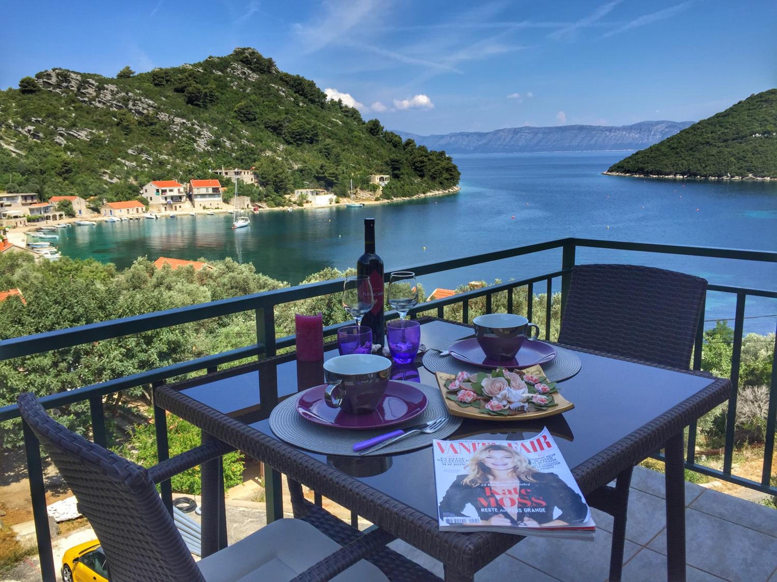 One-Bedroom Apartment with Balcony and Sea View - Photo 36