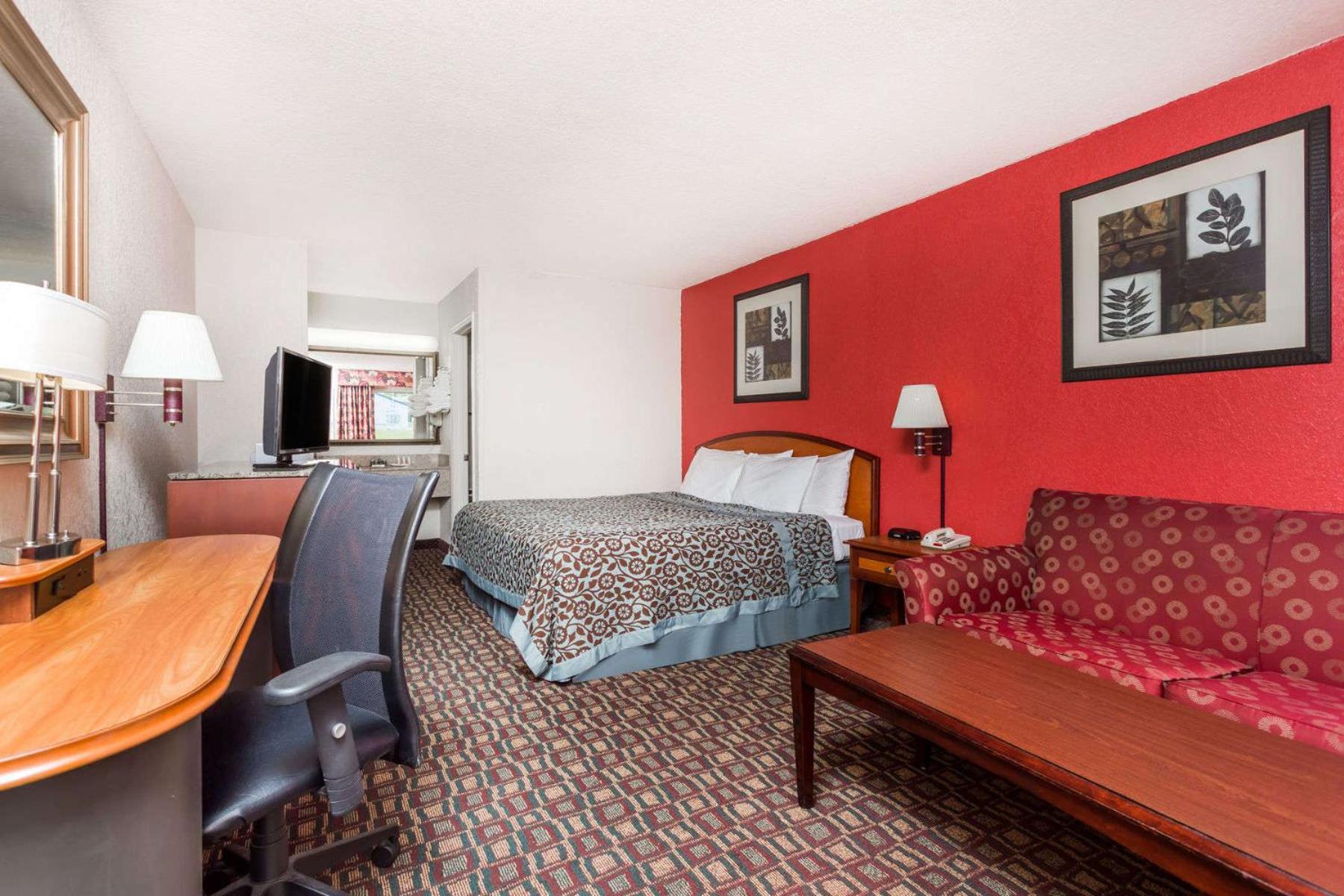 King Room - Non-Smoking - Photo 3
