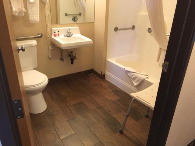 Queen Room - Disability Access/Non-Smoking - Photo 5