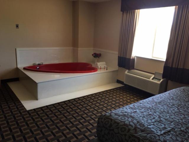 Deluxe King Suite - Photo 4