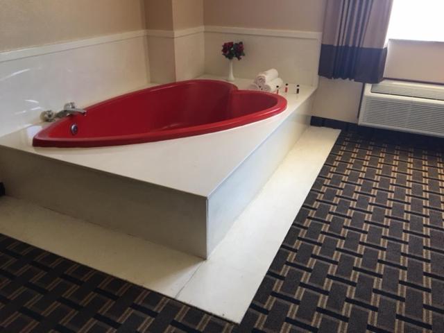 Deluxe King Suite - Photo 9