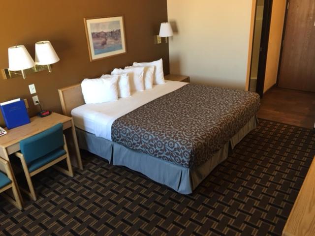 King Room - Non-Smoking - Photo 2