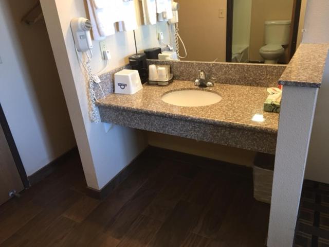 King Room - Non-Smoking - Photo 3
