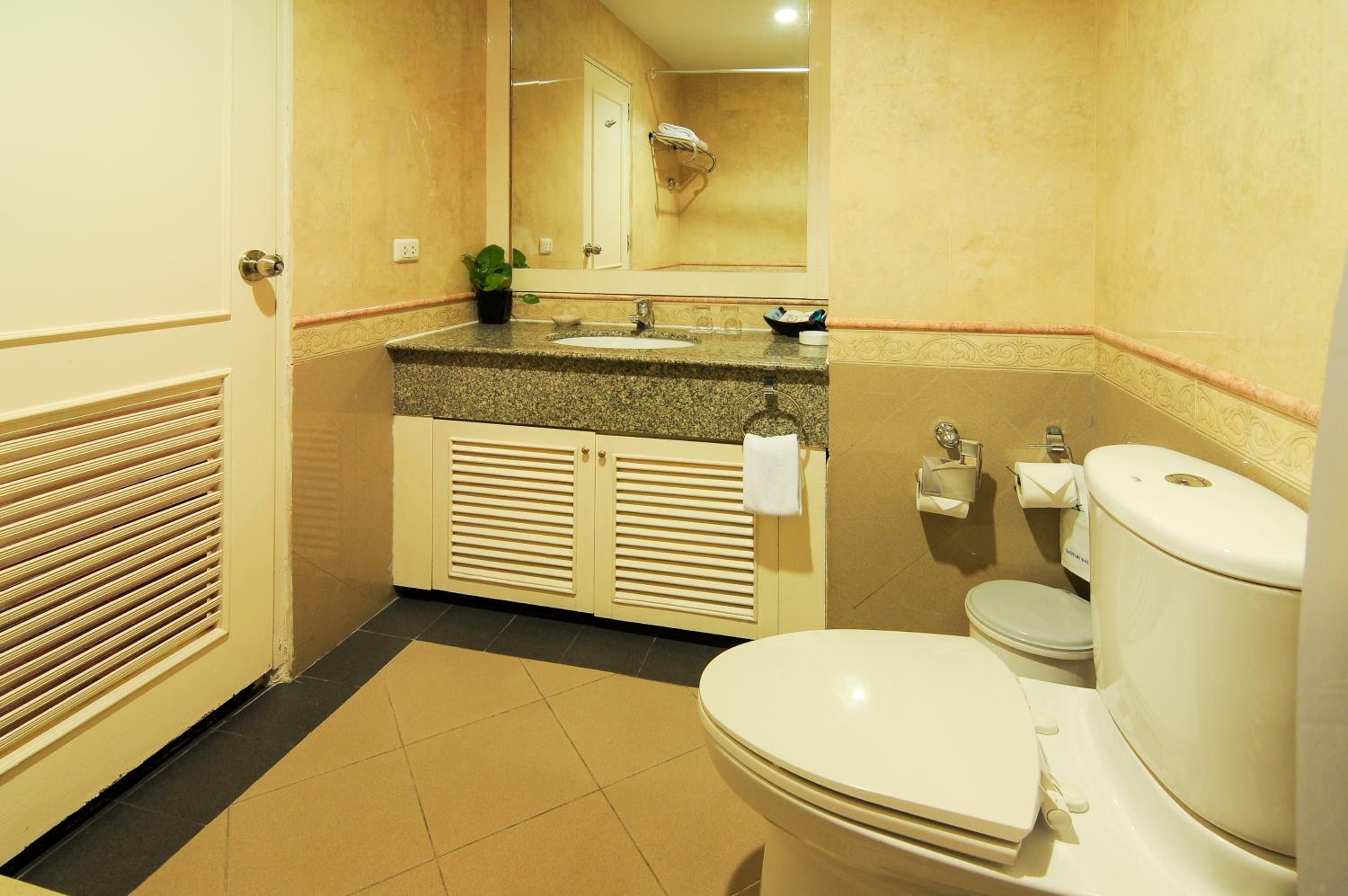 Admiral Suite One-Bedroom with Balcony  photo 2