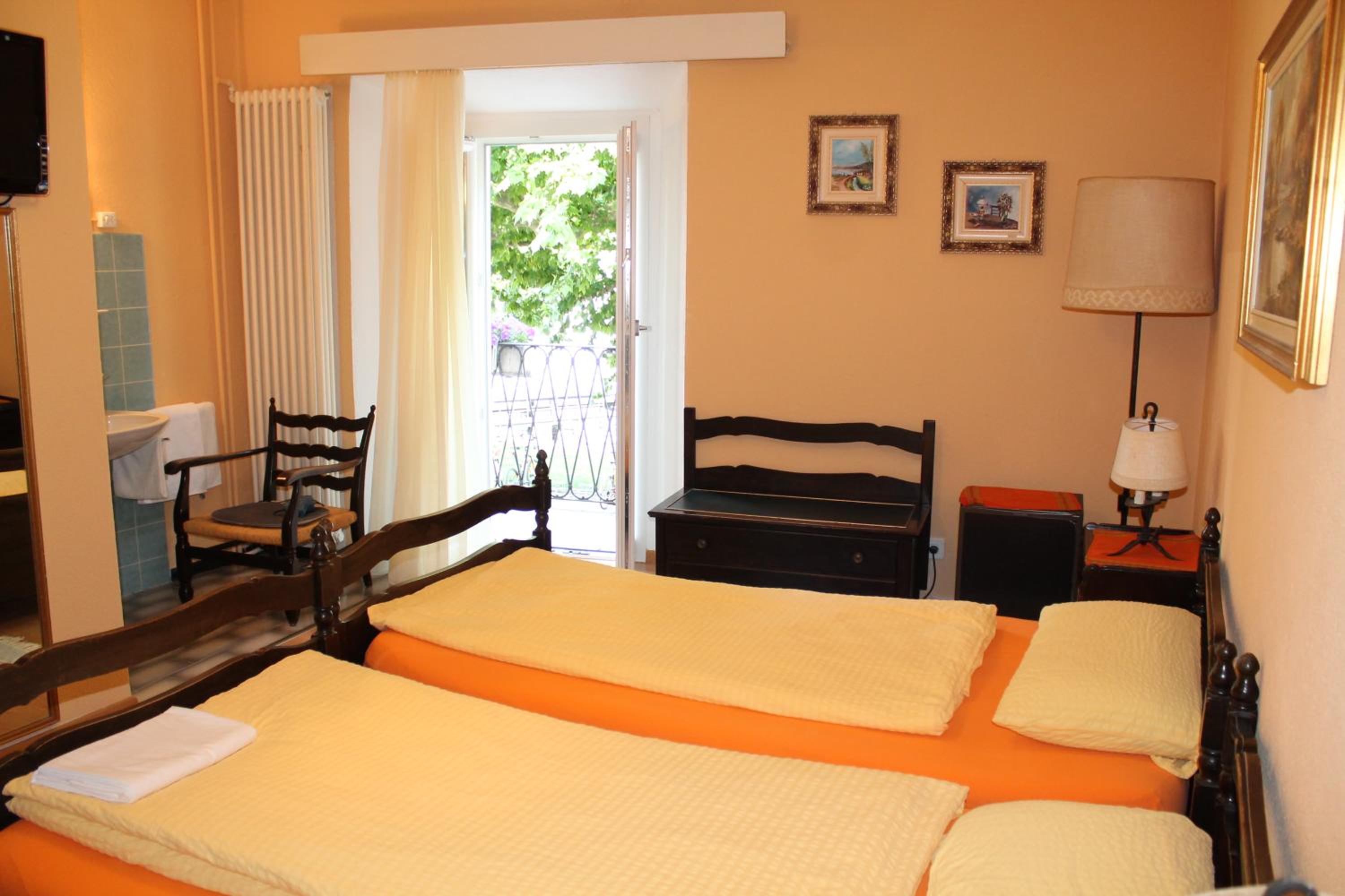 Double or Twin Room with Shared Bathroom photo 1