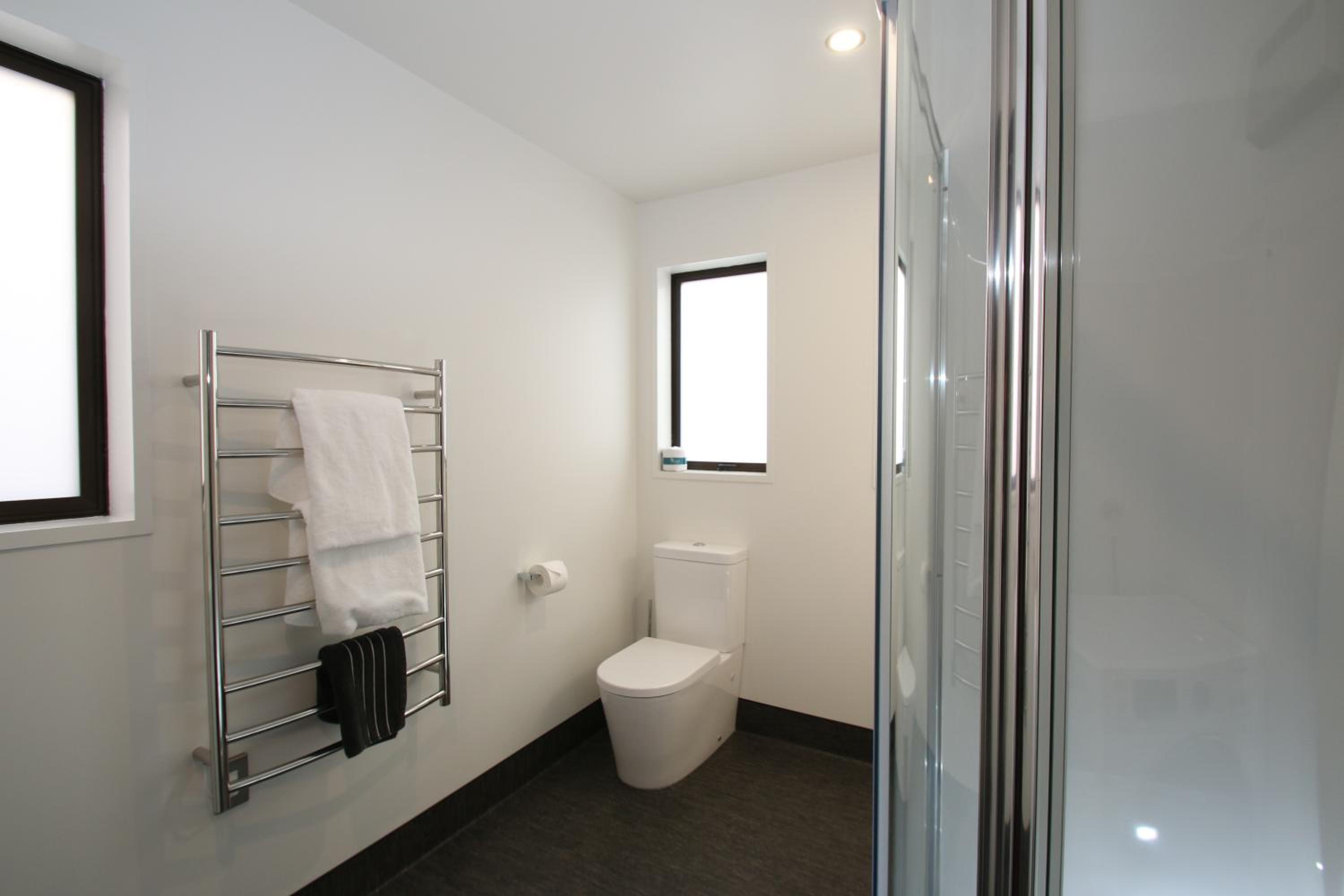 Three-Bedroom Apartment - Photo 6