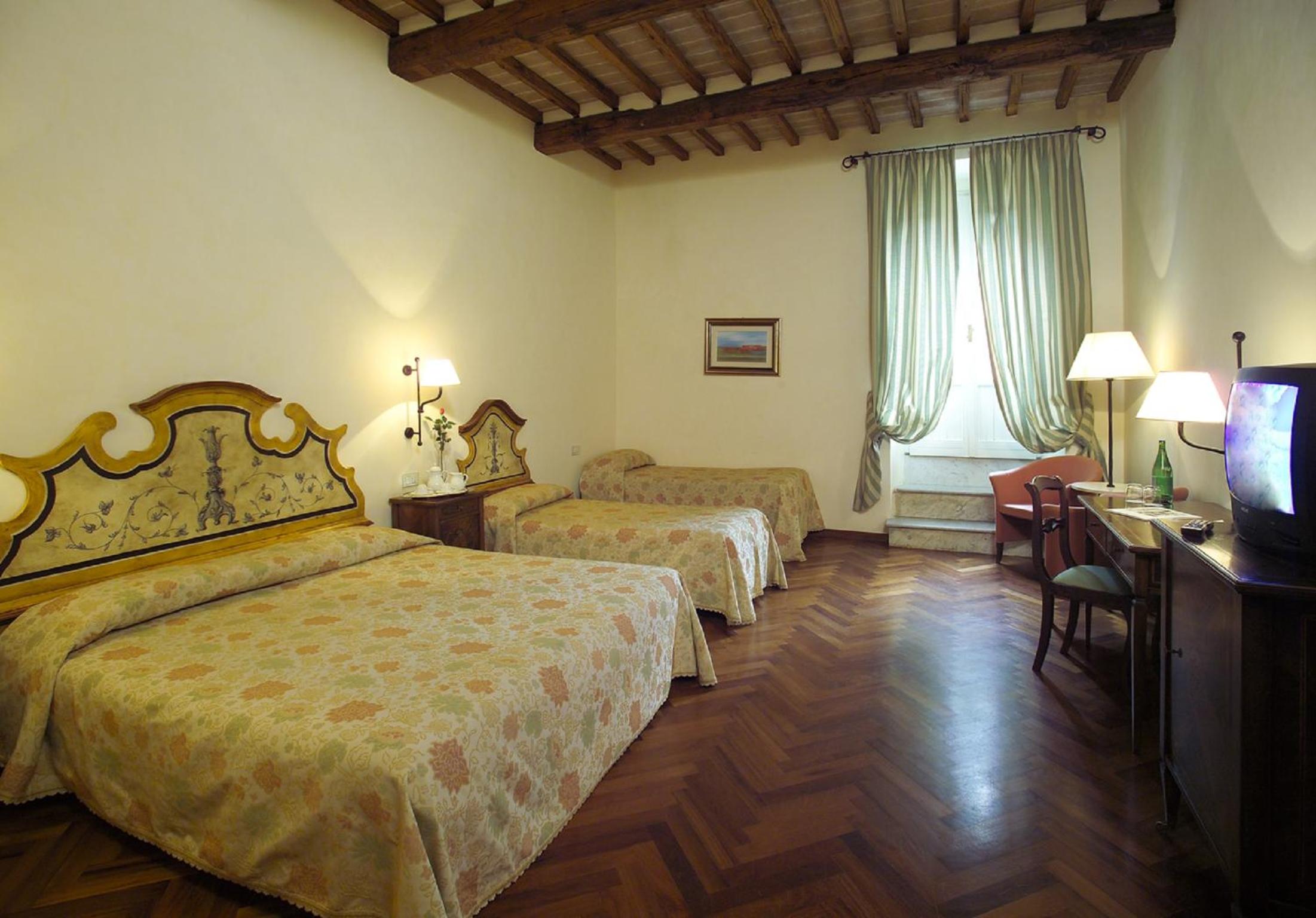 Standard Triple Room - Photo 2