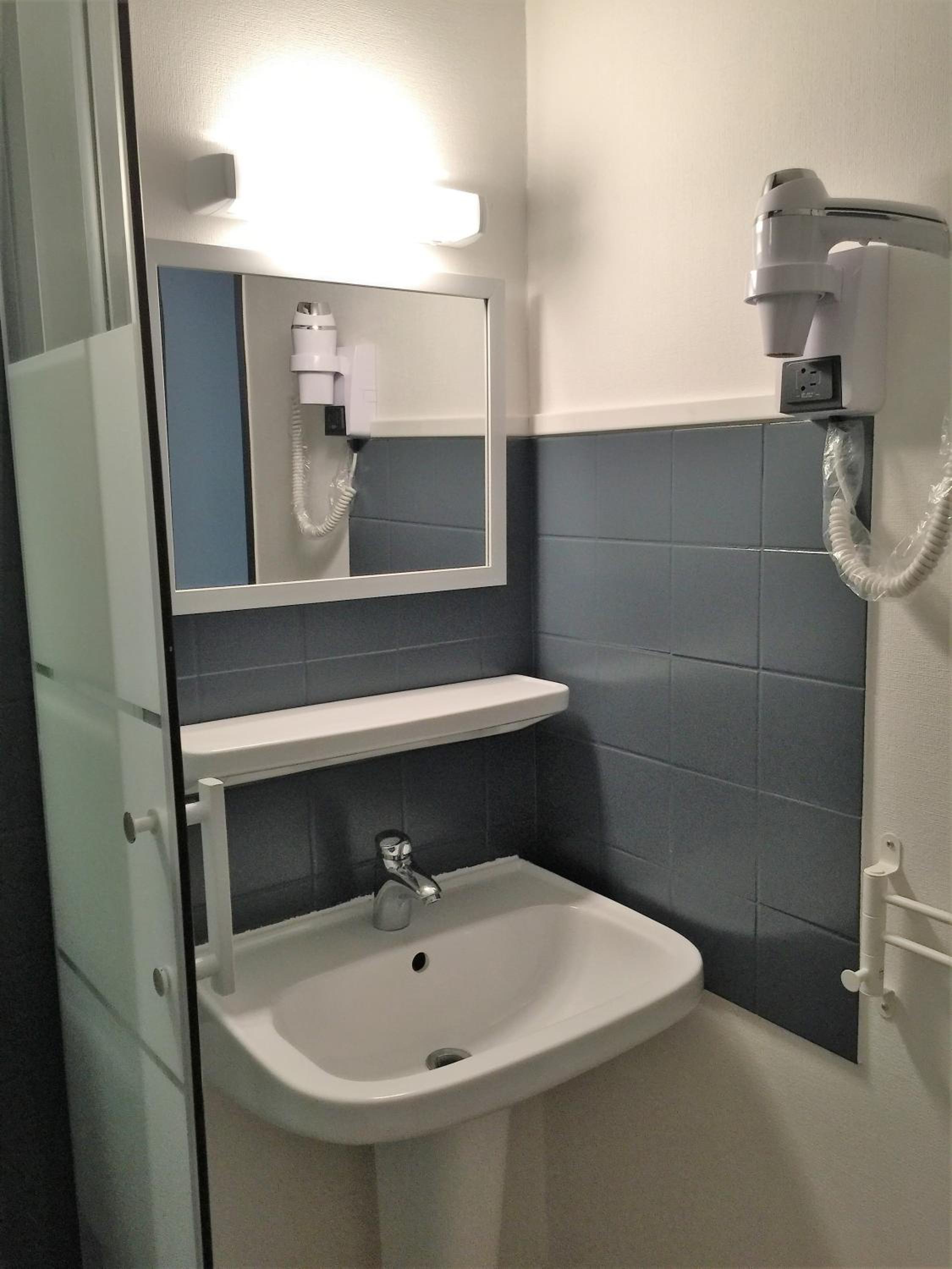 Small Double Room - Photo 20