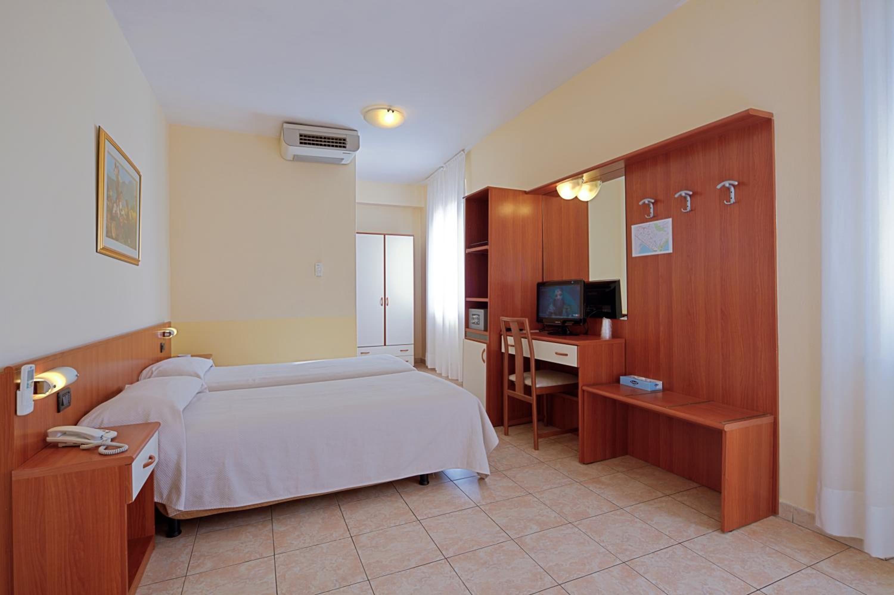 Double or Twin Room - Photo 1