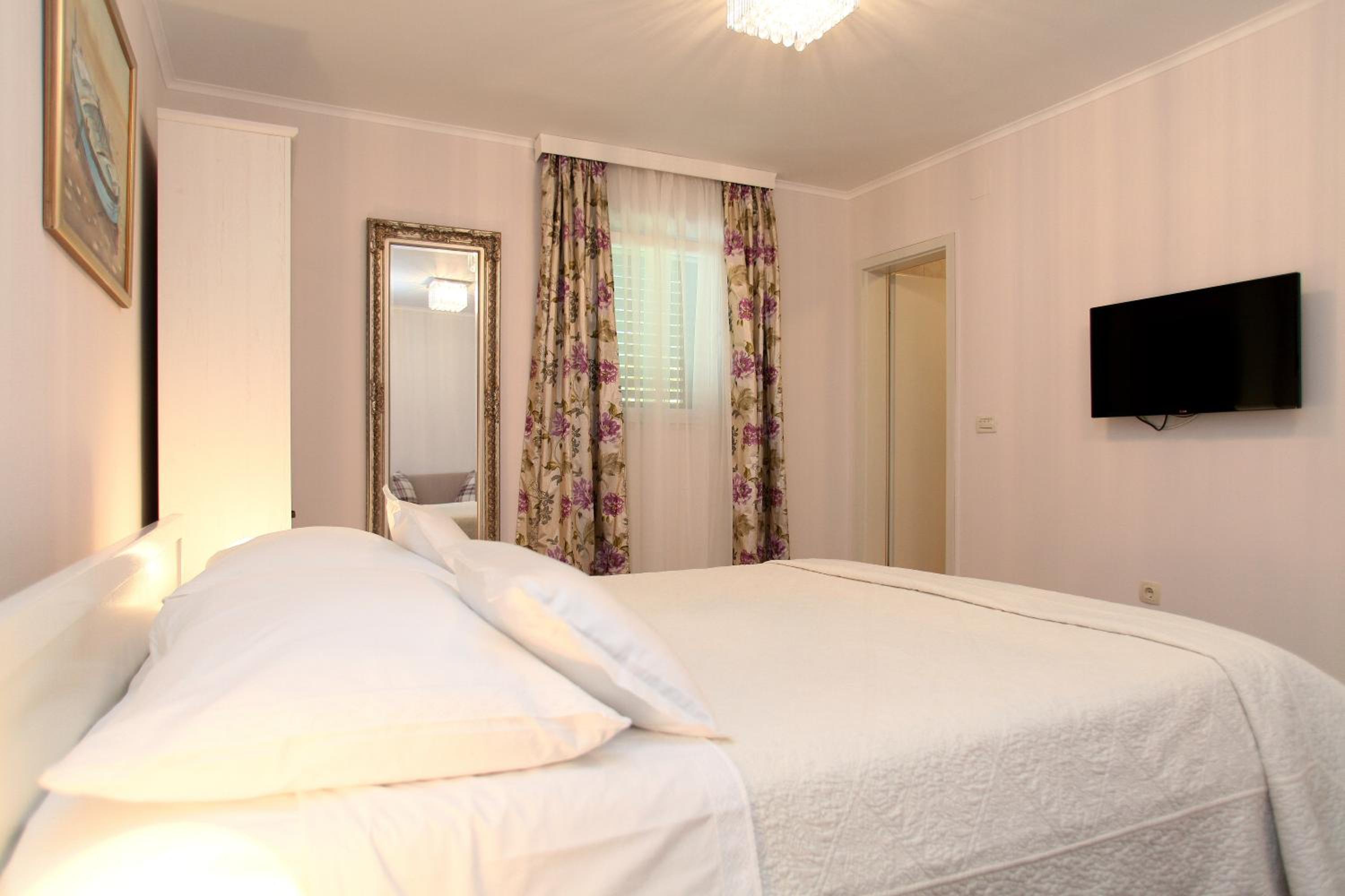 Apartamento com um quarto e varanda