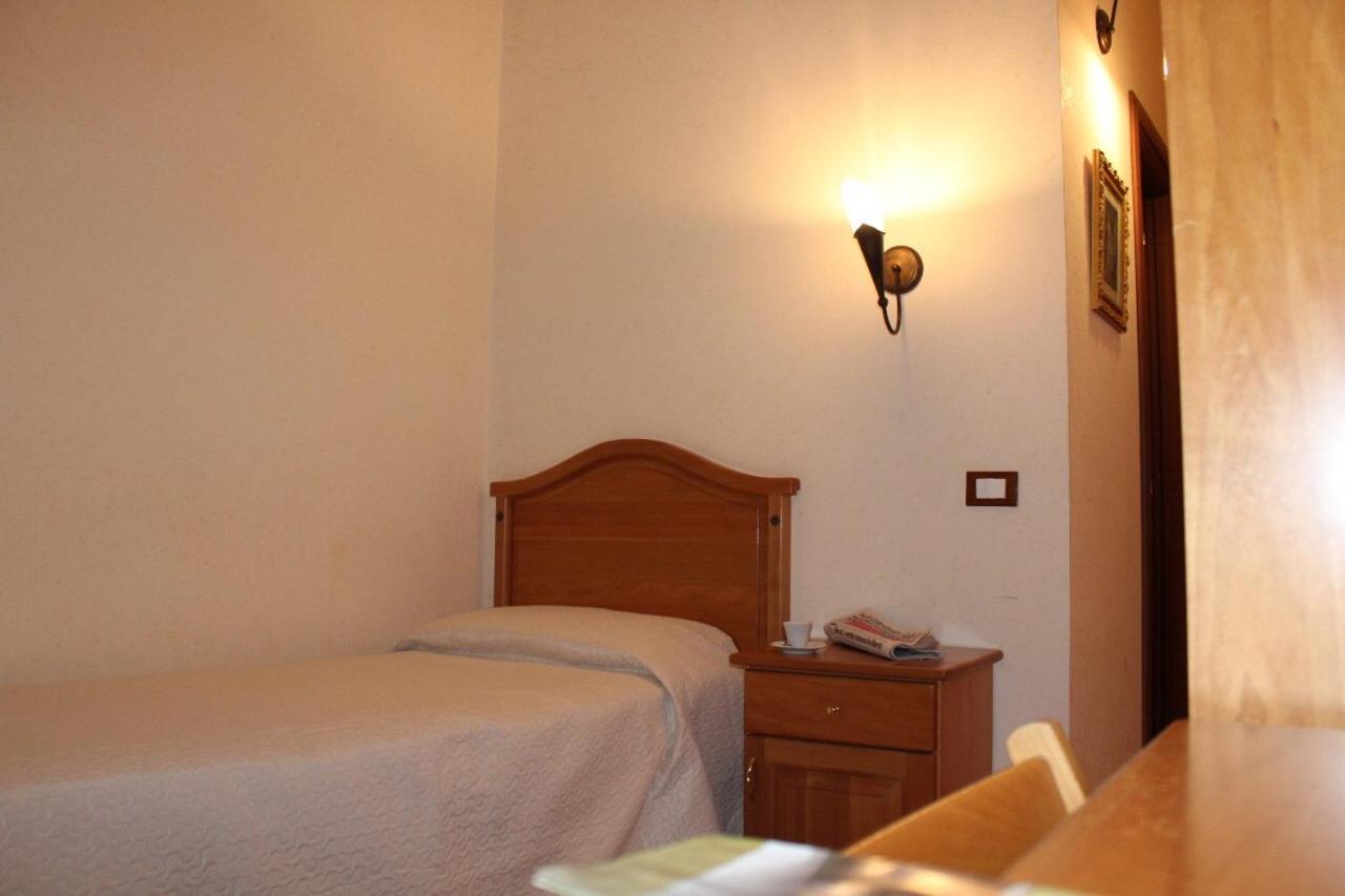 Single Room photo 3