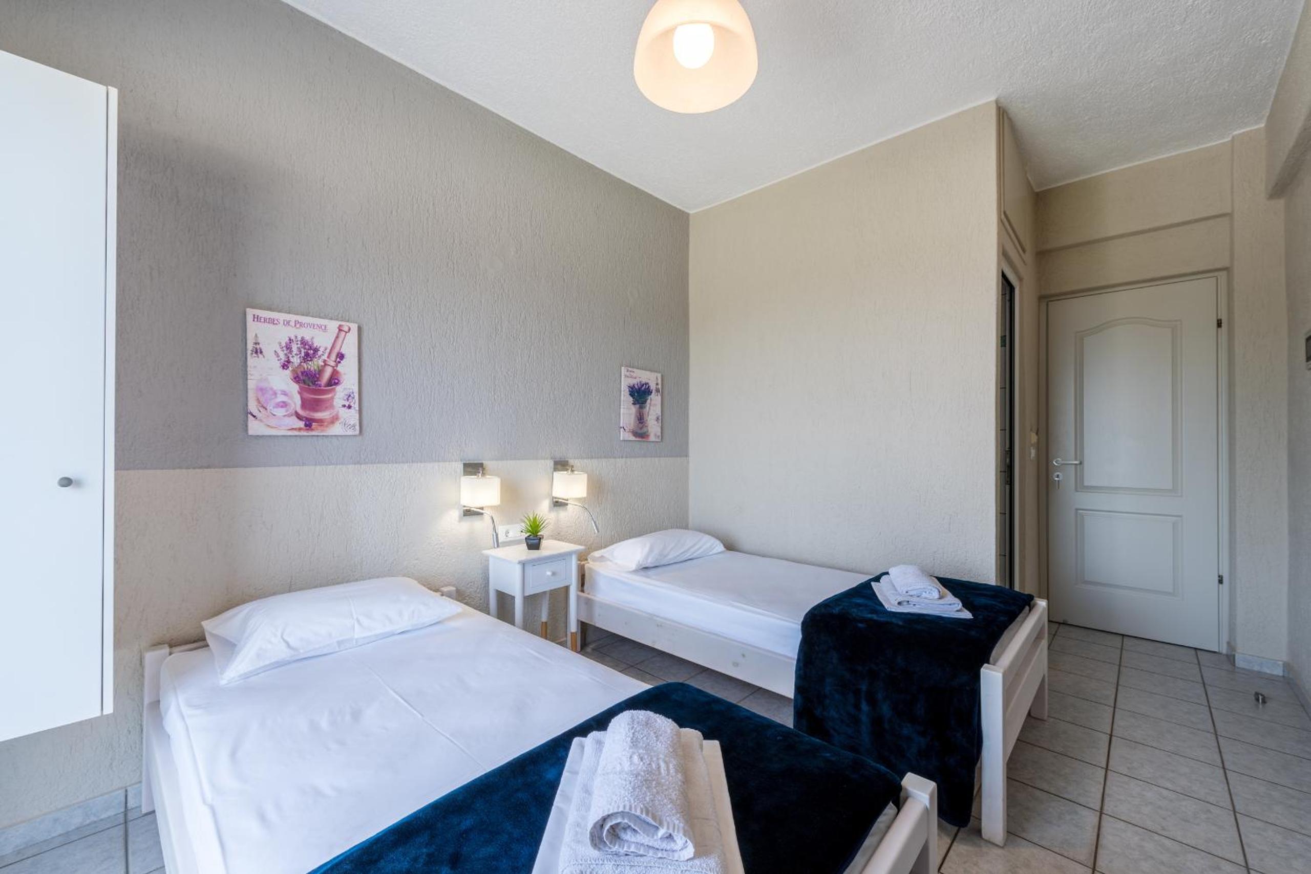 Double or Twin Room - Photo 4