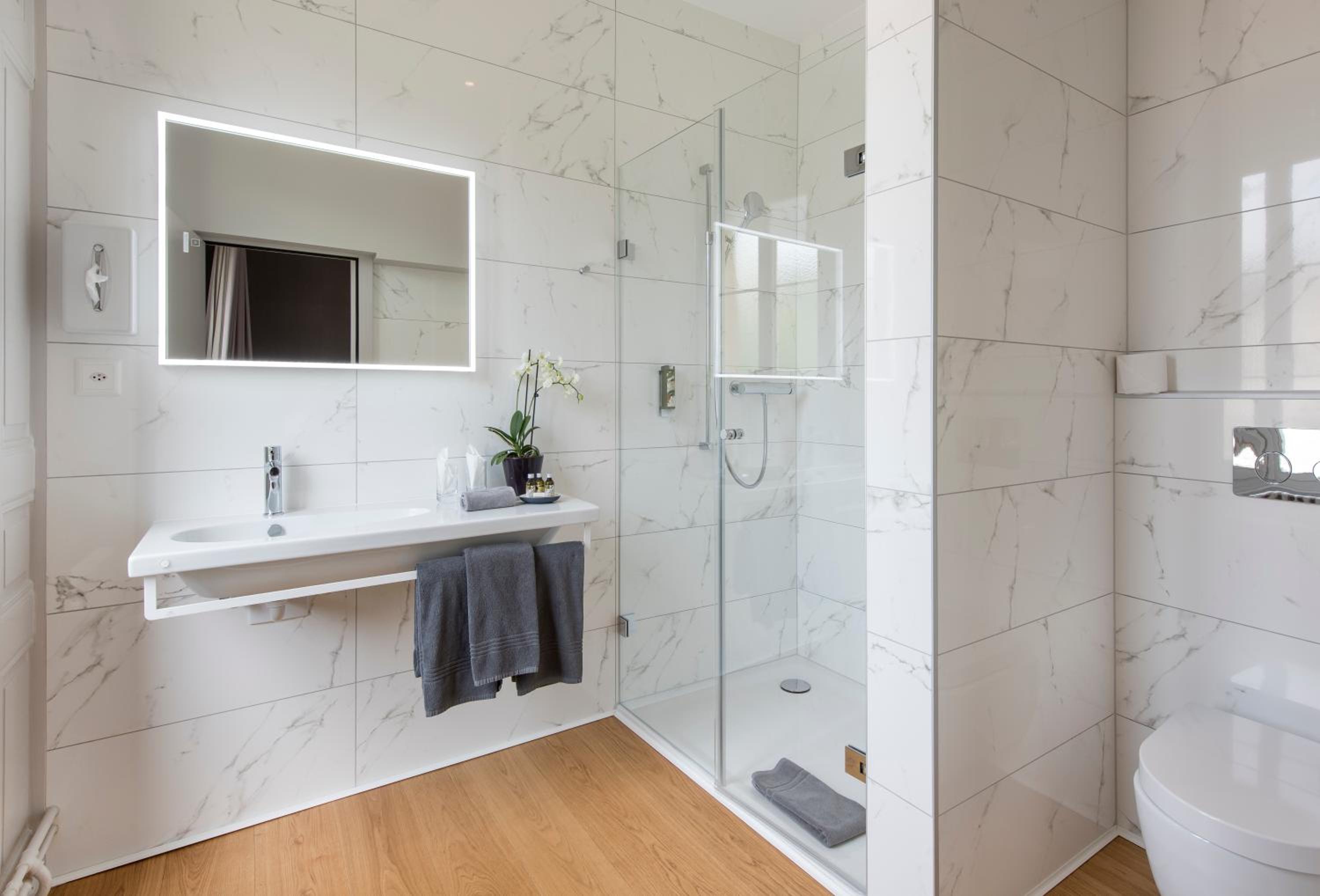 Double Room city side