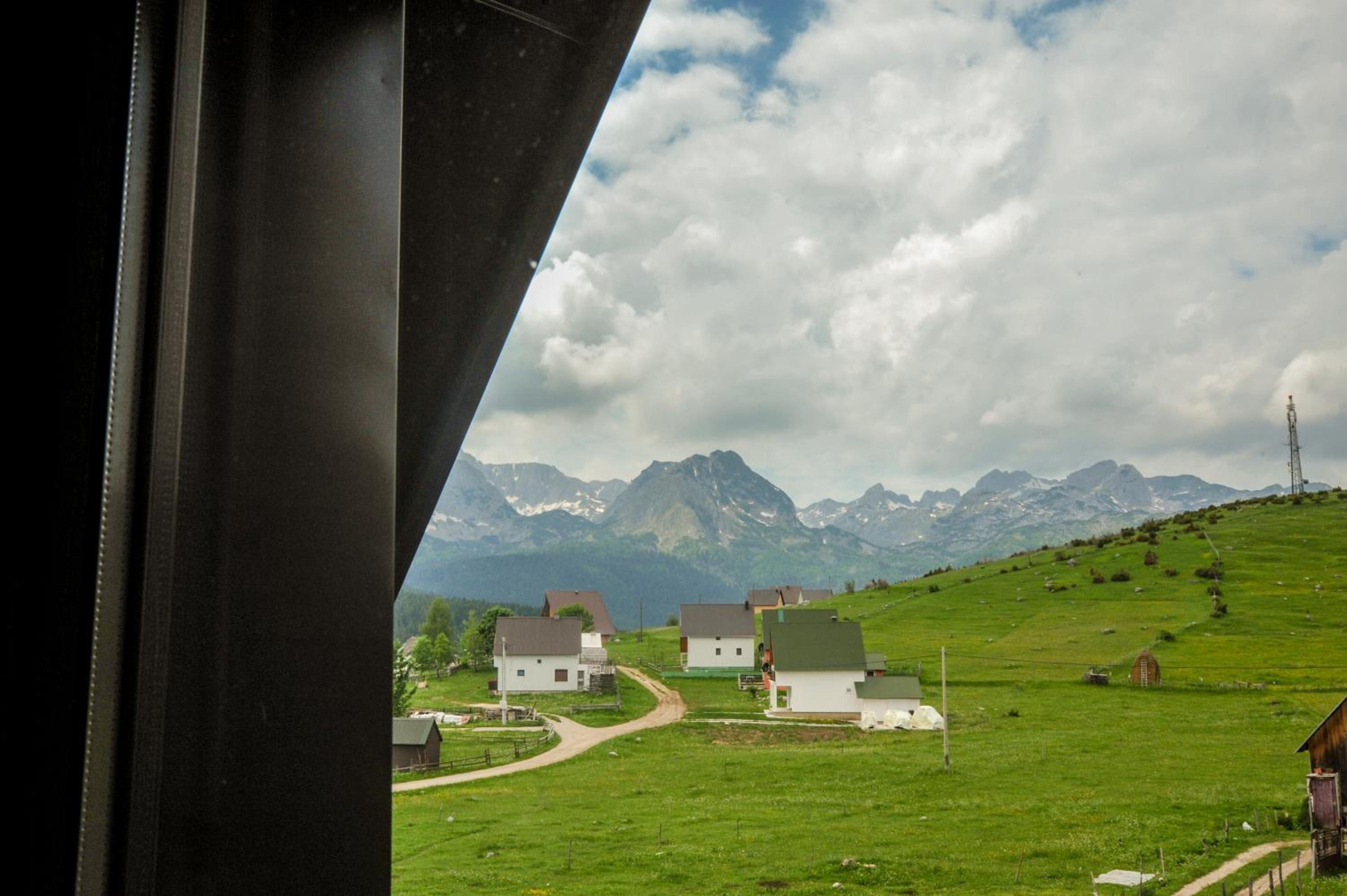 Cottage with Mountain View - Photo 27