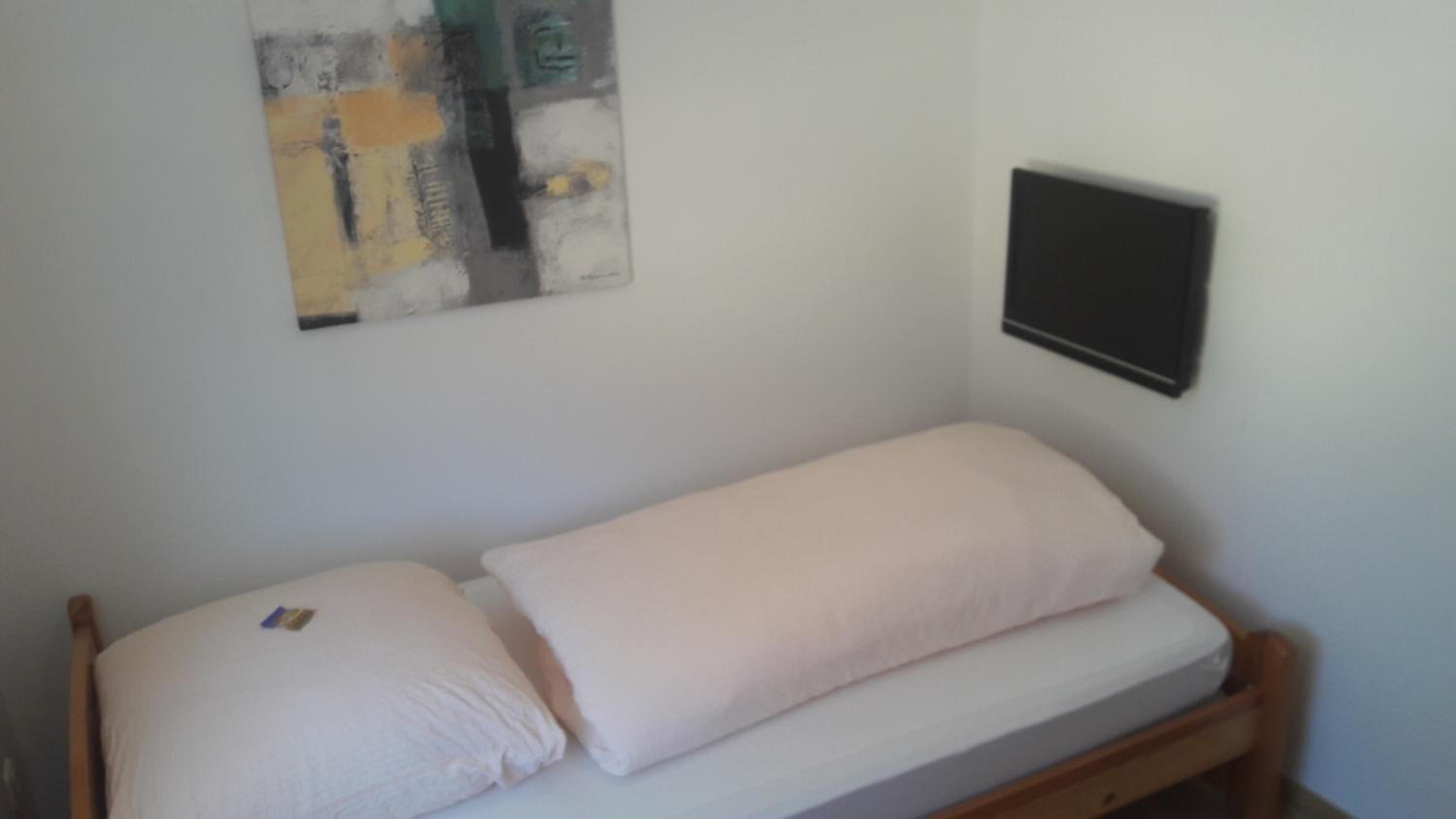Single Room with Private Bathroom photo 2
