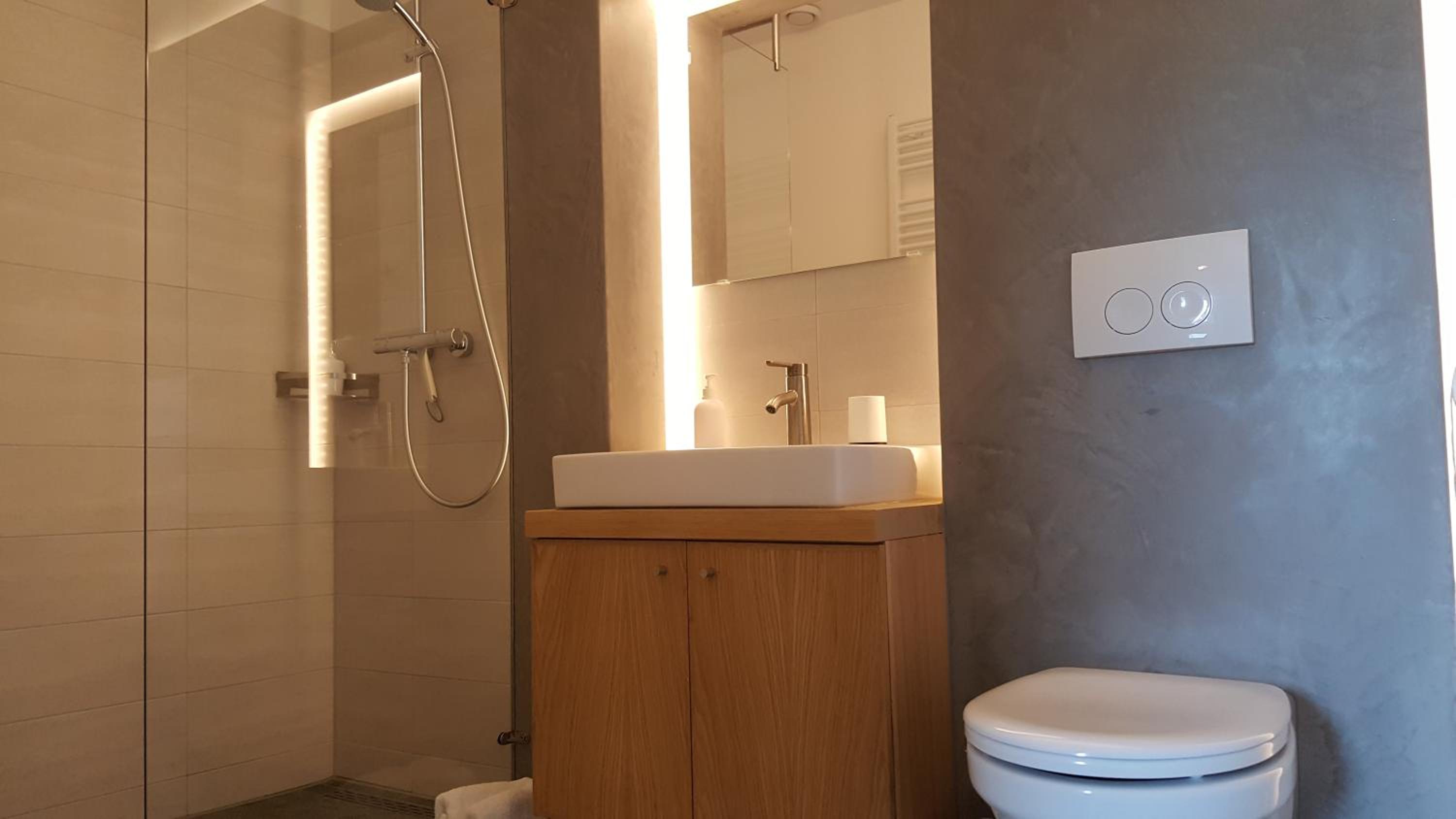 Deluxe Twin Room - Photo 8