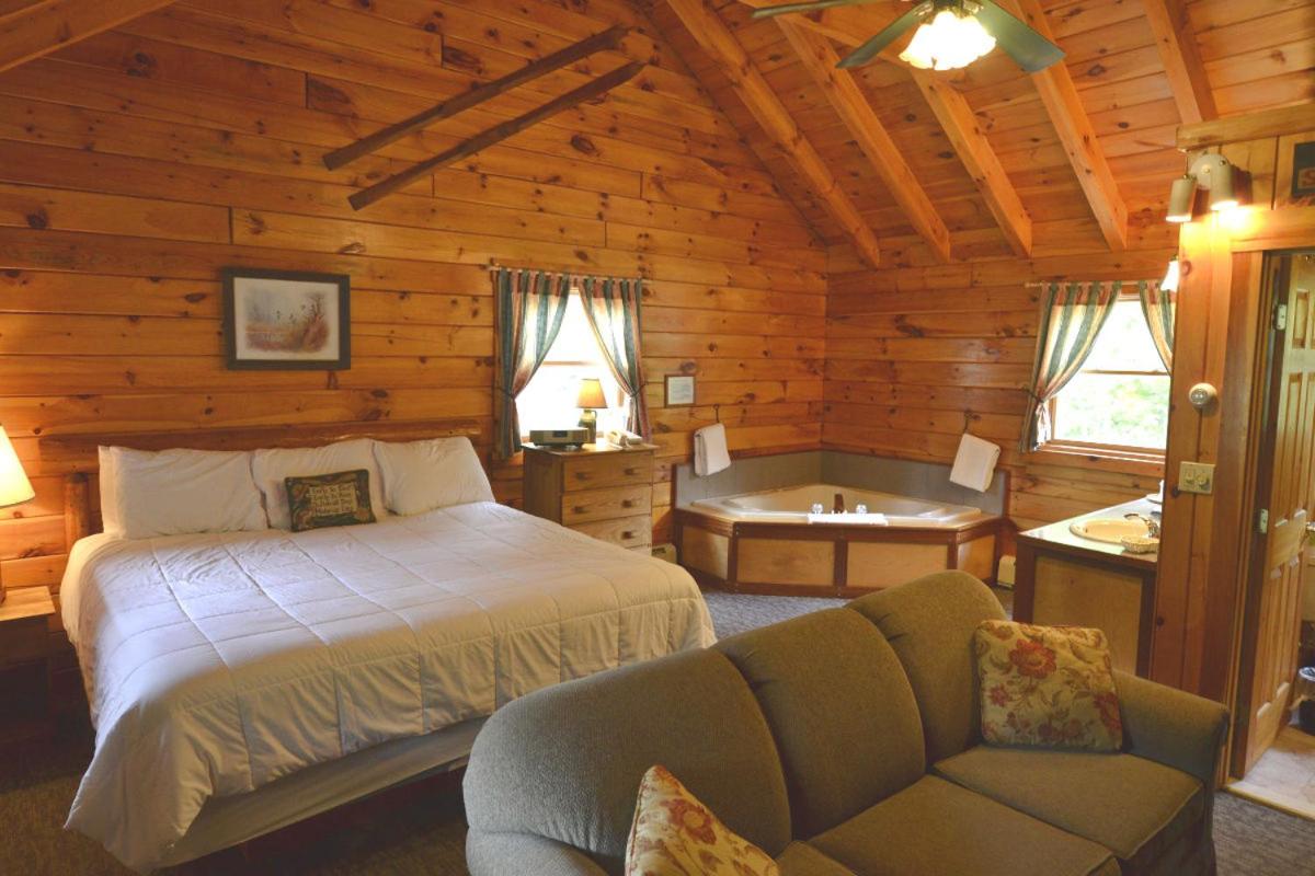 Jacuzzi Log Cabin - Adults Only - Photo 6